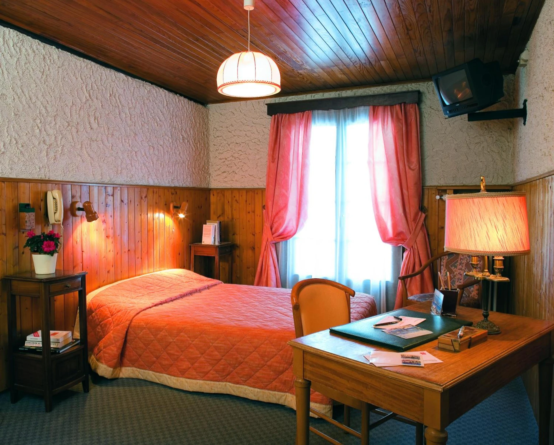 Chambre disponible pour un séminaire d'entreprise à Logis Hôtel La Petite Chaumière - Gex