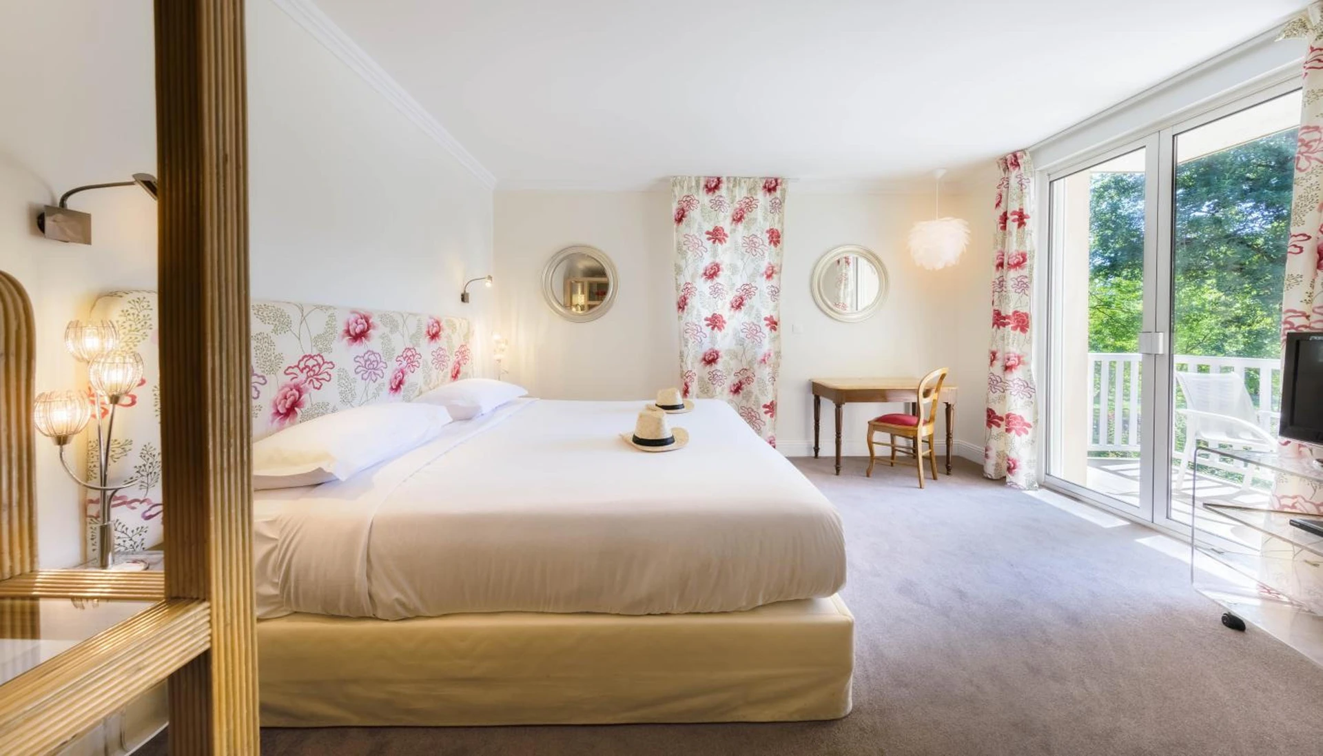 Magnifique chambre pour un séminaire d'entreprise à LA RESERVE ALBI Hôtel Restaurant - Albi