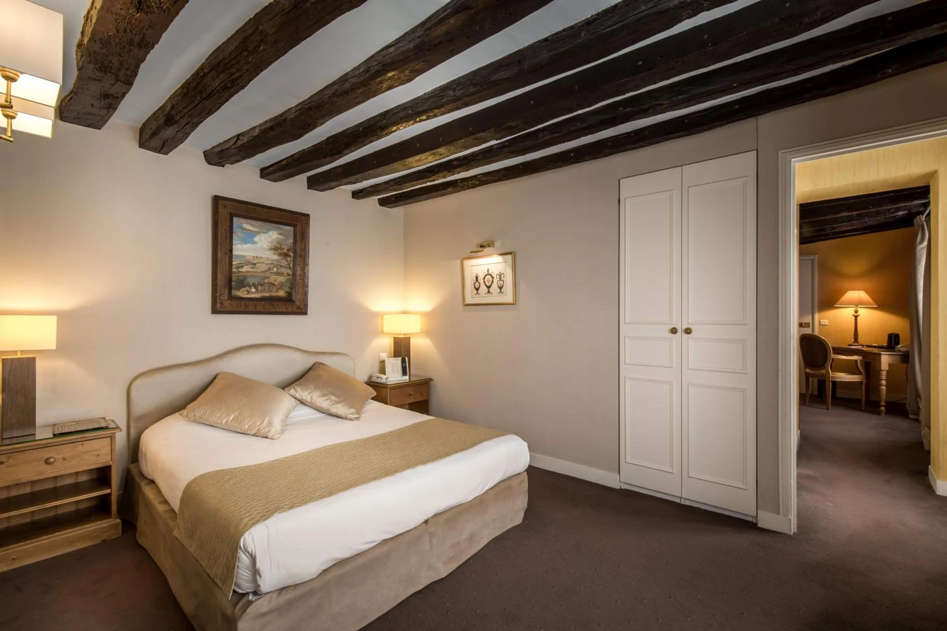 Magnifique chambre pour un séminaire d'entreprise à Hôtel La Résidence du Berry - Versailles