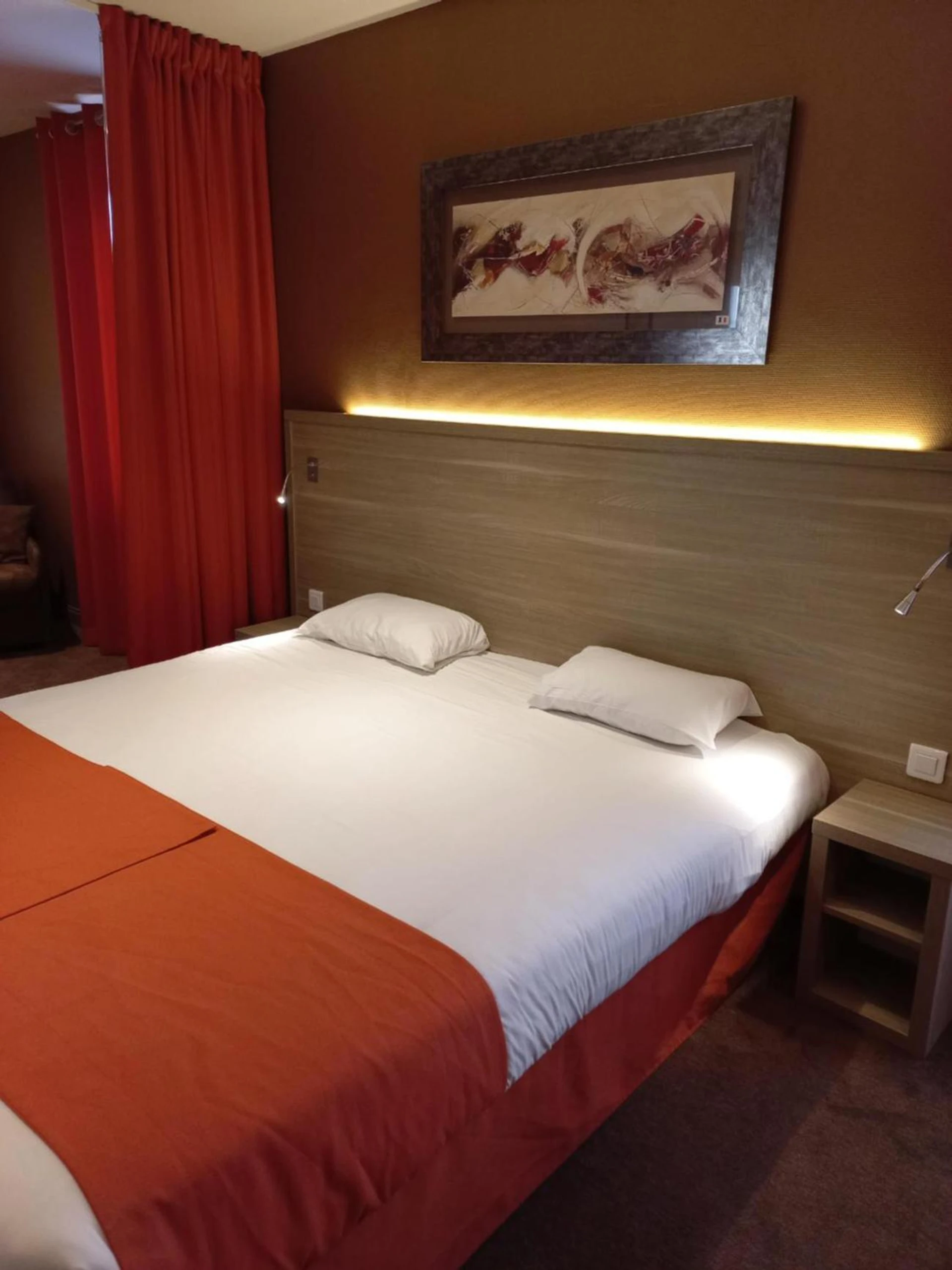 Magnifique chambre pour un séminaire d'entreprise à Logis Hôtel La Résidence, Cognac Centre - Cognac