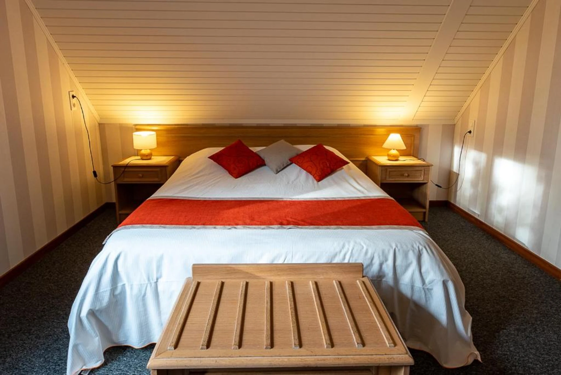Chambre disponible pour un séminaire d'entreprise à Logis - Hotel Restaurant La Sapinière - Wisques