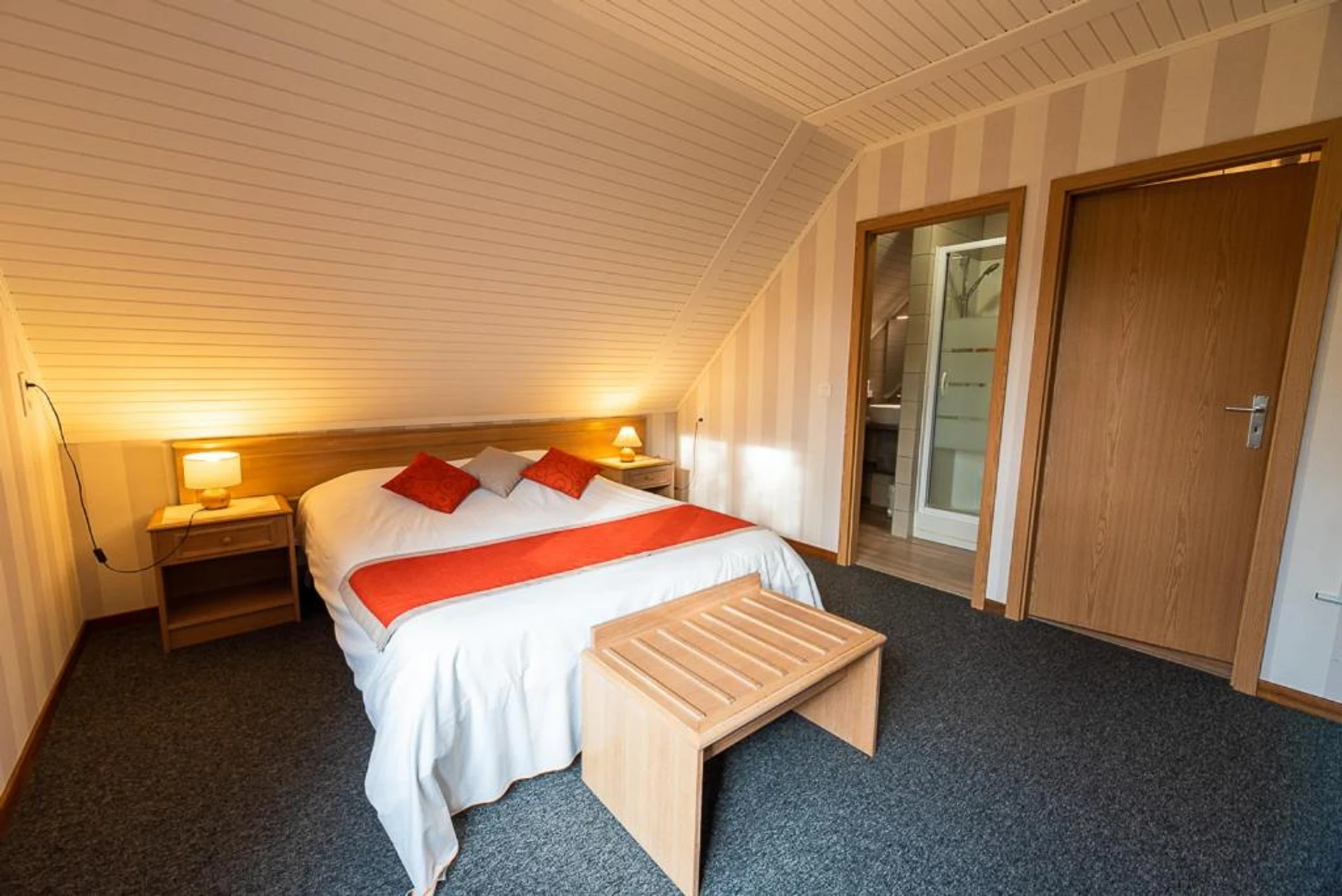 Chambre disponible pour un séminaire d'entreprise à Logis - Hotel Restaurant La Sapinière - Wisques