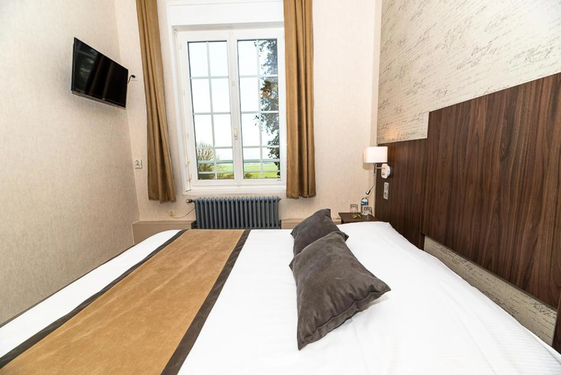 Magnifique chambre pour un séminaire d'entreprise à Logis - Hotel Restaurant La Sapinière - Wisques
