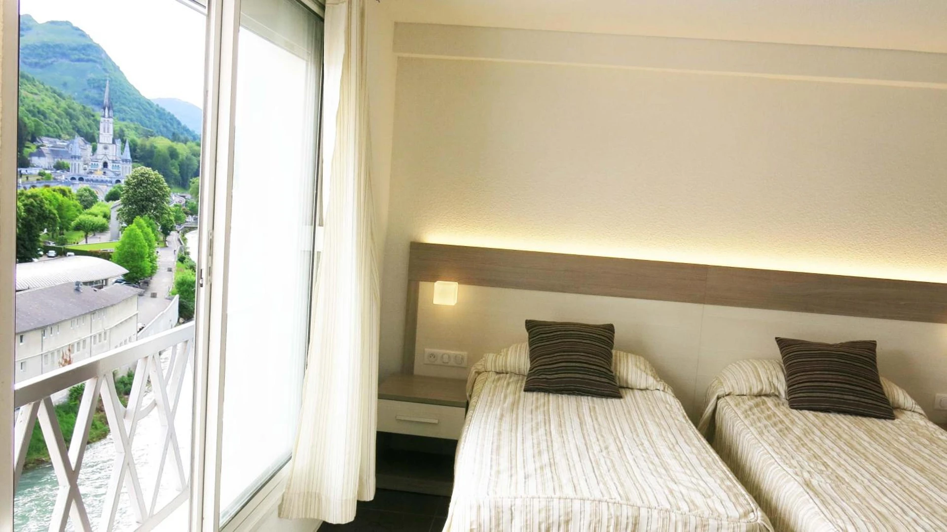 Chambre disponible pour un séminaire d'entreprise à Hôtel La Source - Lourdes