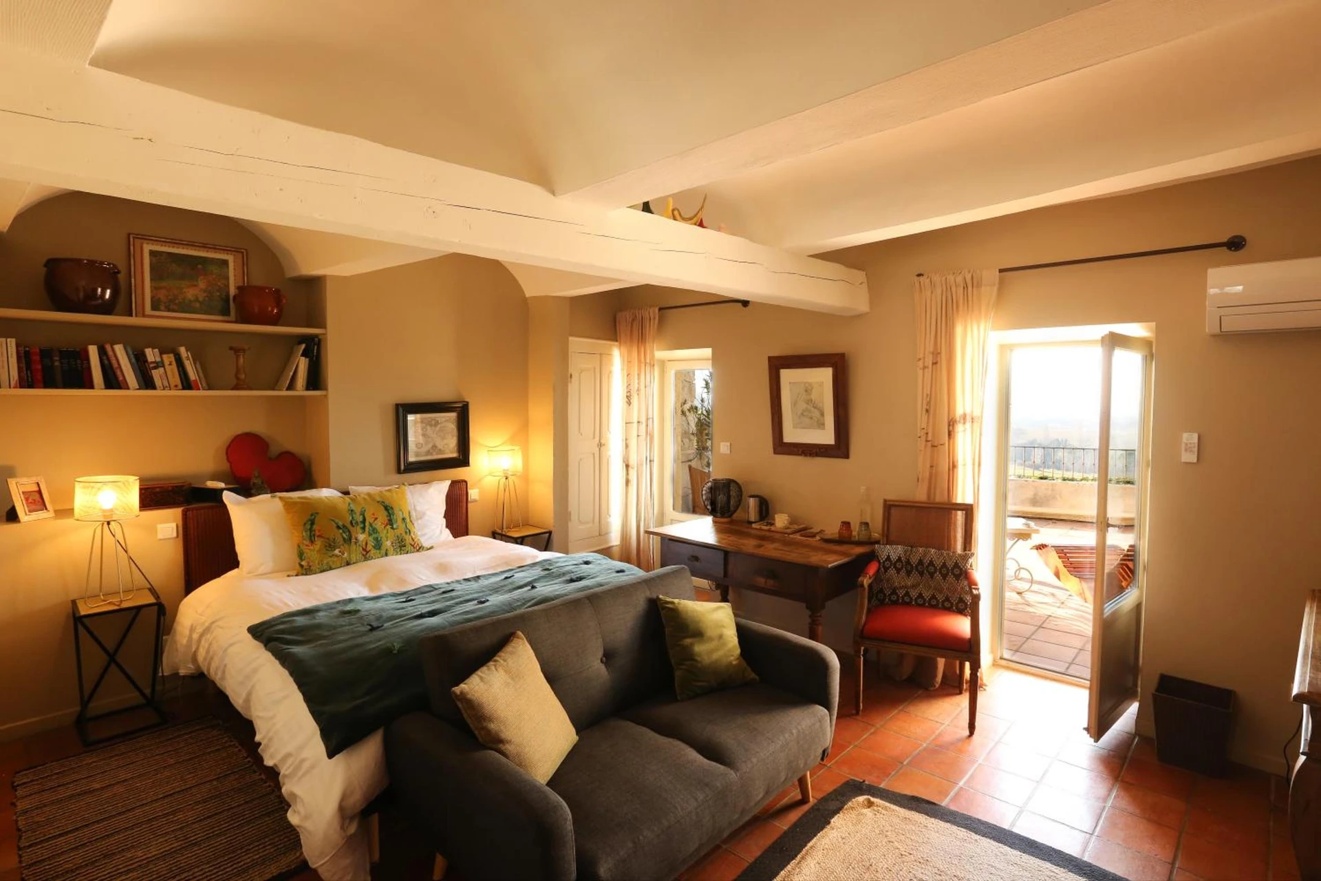 Magnifique chambre pour un séminaire d'entreprise à La Treille Muscate - Cliousclat