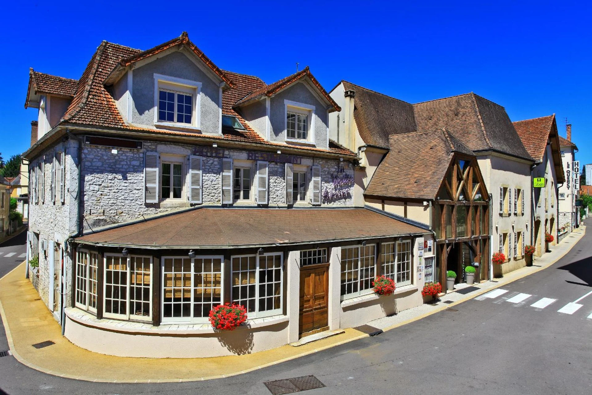 Organiser un séminaire d'entreprise : Logis Hôtel Restaurant La Vieille Auberge, Art and Gallery à souillac