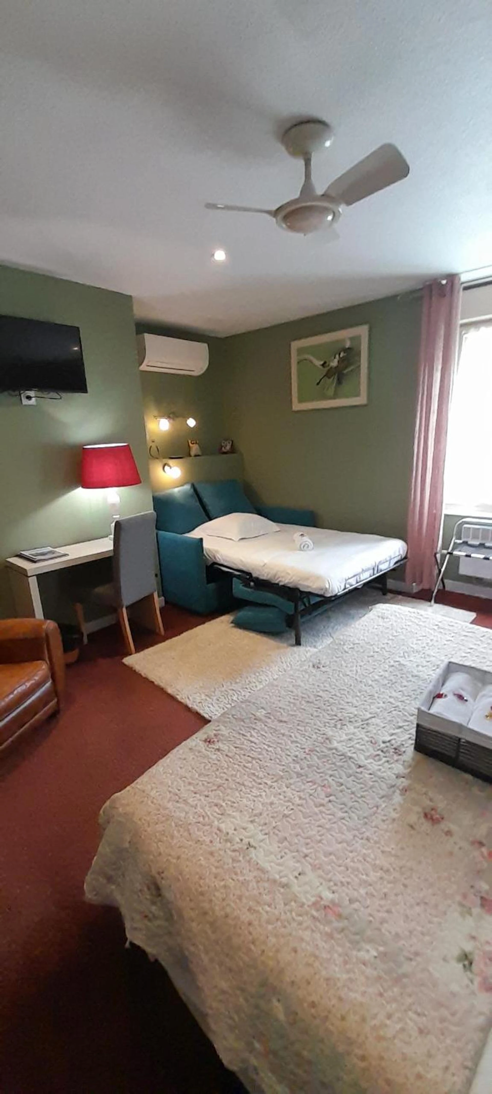 Chambre disponible pour un séminaire d'entreprise à Logis Hôtel Restaurant La Vieille Auberge, Art and Gallery - Souillac