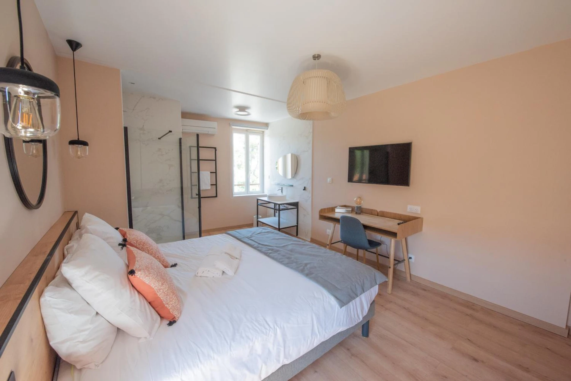 Chambre disponible pour un séminaire d'entreprise à Hotel Restaurant La Villa Arena - Carry-le-Rouet