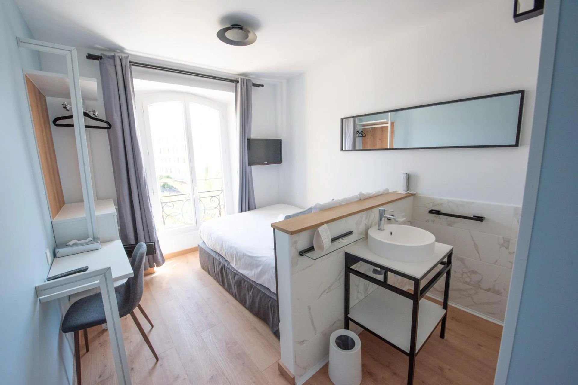 Magnifique chambre pour un séminaire d'entreprise à Hotel Restaurant La Villa Arena - Carry-le-Rouet