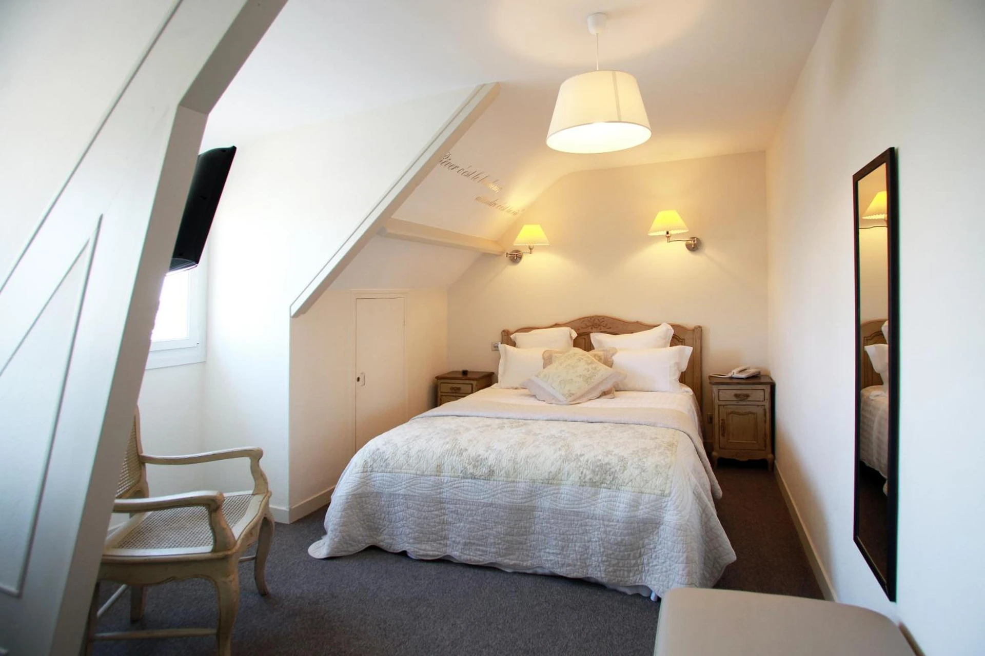 Chambre disponible pour un séminaire d'entreprise à Cit'Hotel La Villa Julia - Agon-Coutainville
