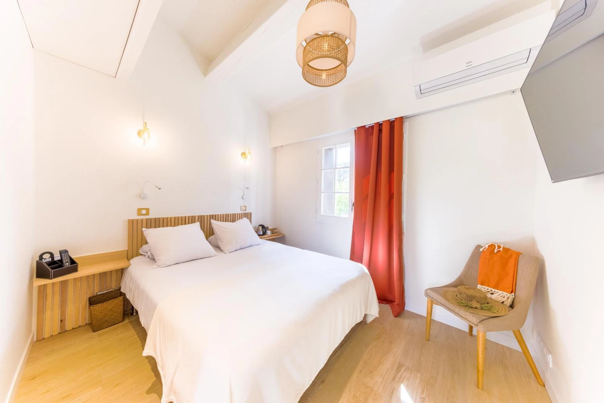 Chambre disponible pour un séminaire d'entreprise à La Villa Vicha, The Originals Relais - Aubais
