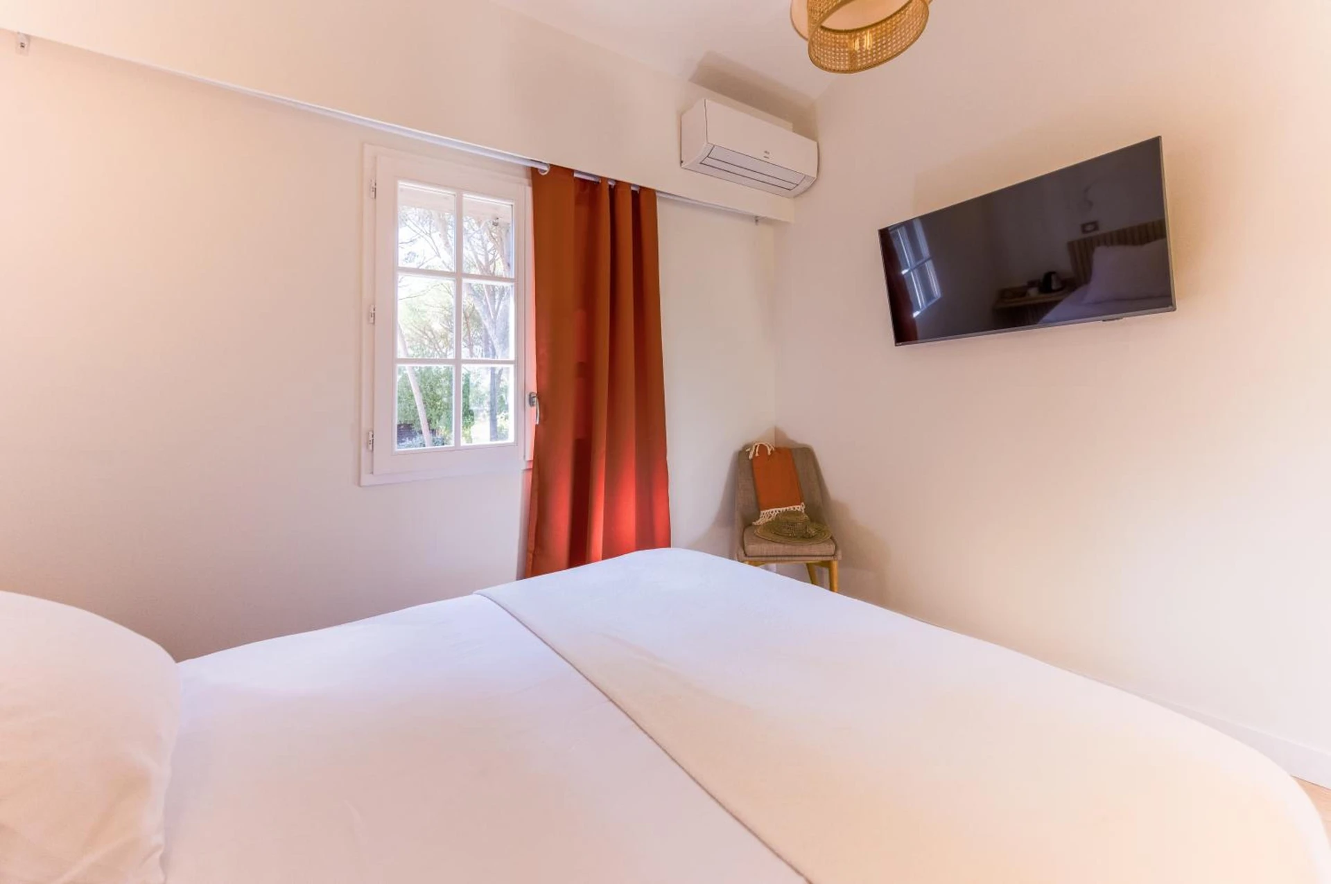 Chambre disponible pour un séminaire d'entreprise à La Villa Vicha, The Originals Relais - Aubais