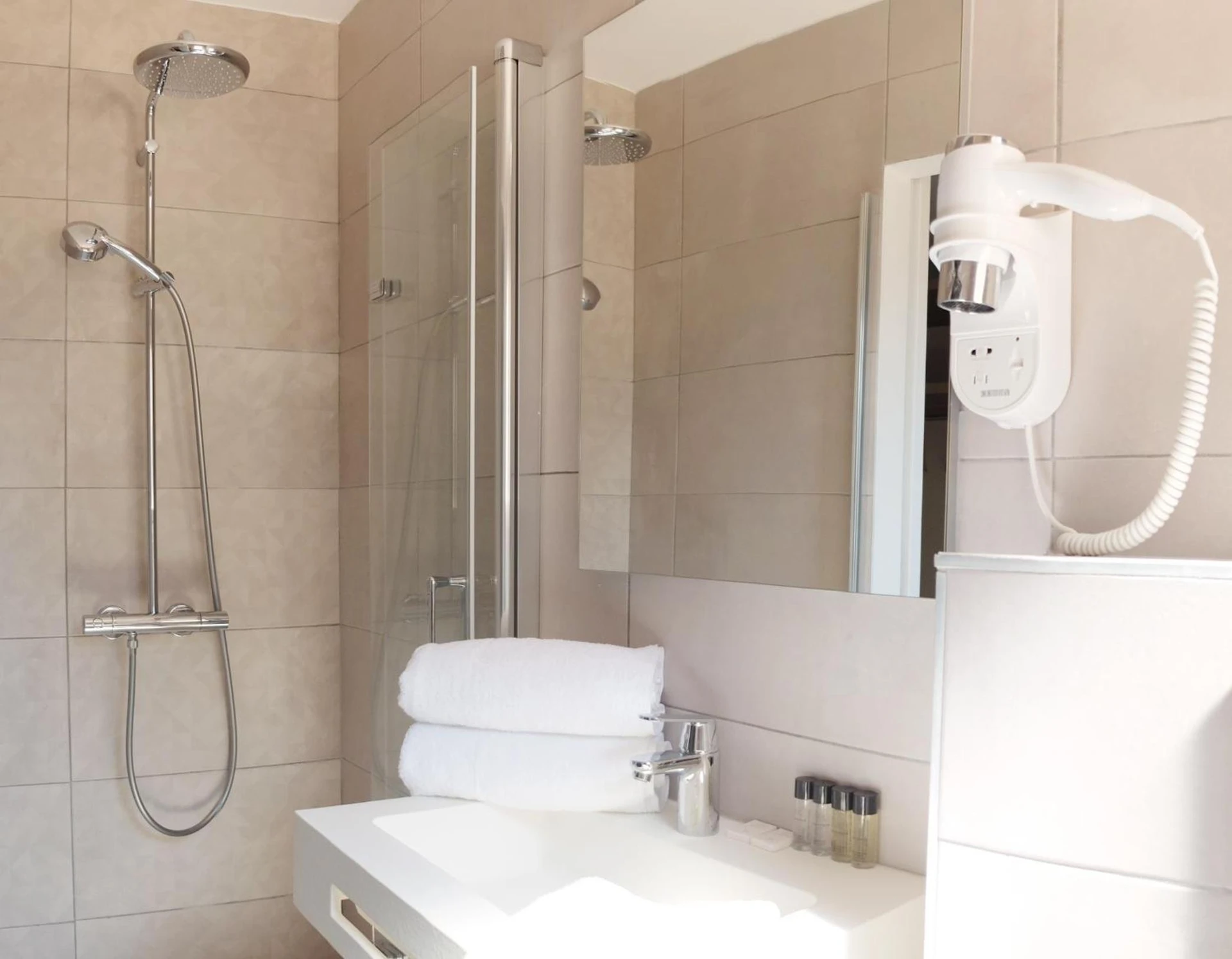 Chambre disponible pour un séminaire d'entreprise à Hotel La Voile - Bormes-les-Mimosas