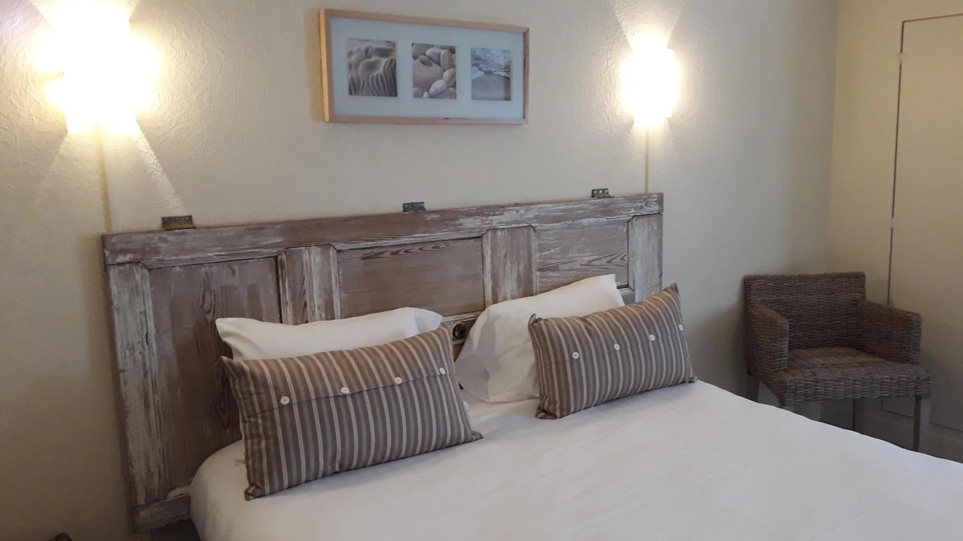 Magnifique chambre pour un séminaire d'entreprise à Logis Hôtel Lafayette Rochefort France - Rochefort