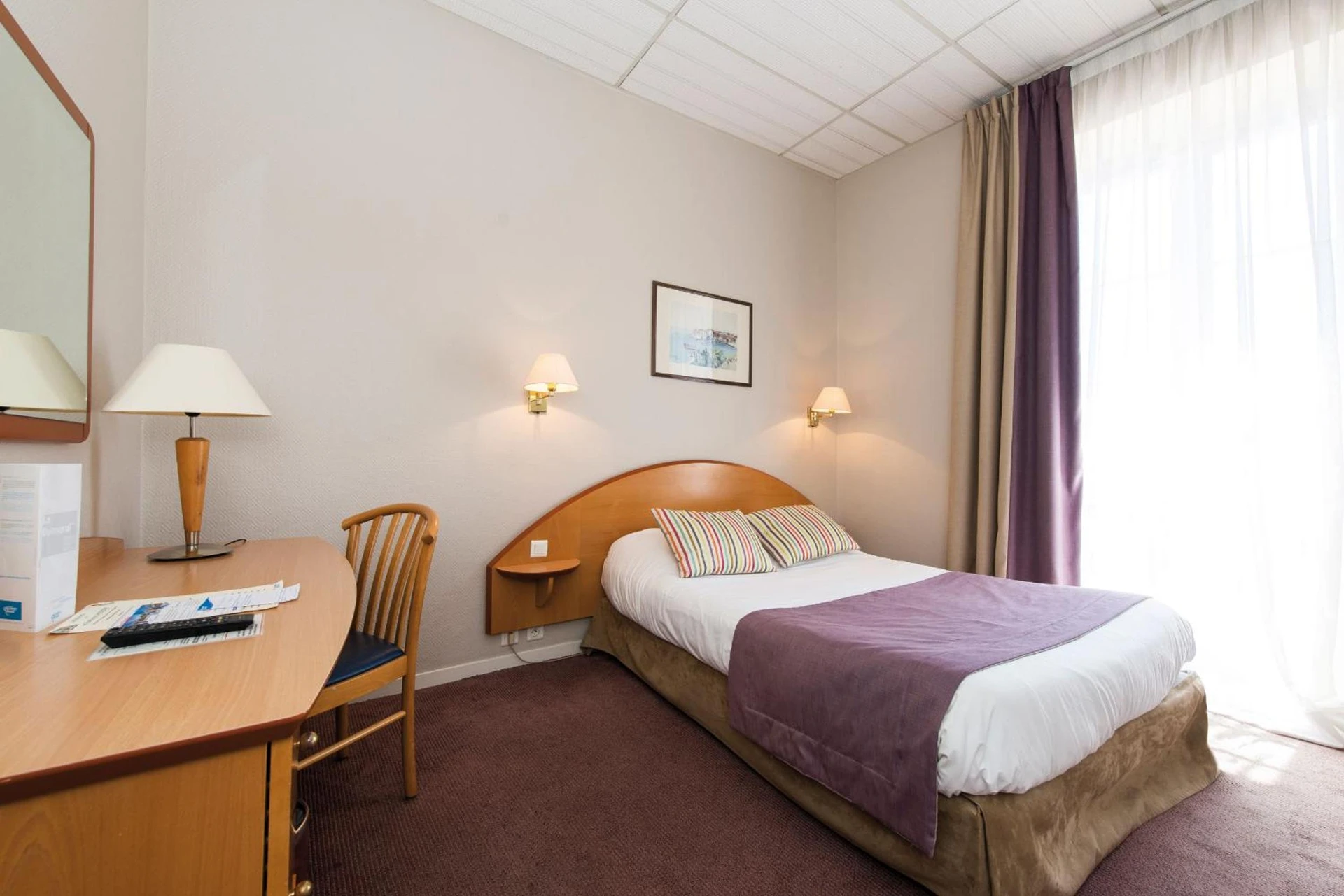 Magnifique chambre pour un séminaire d'entreprise à Hôtel Vacances Bleues Balmoral - Menton