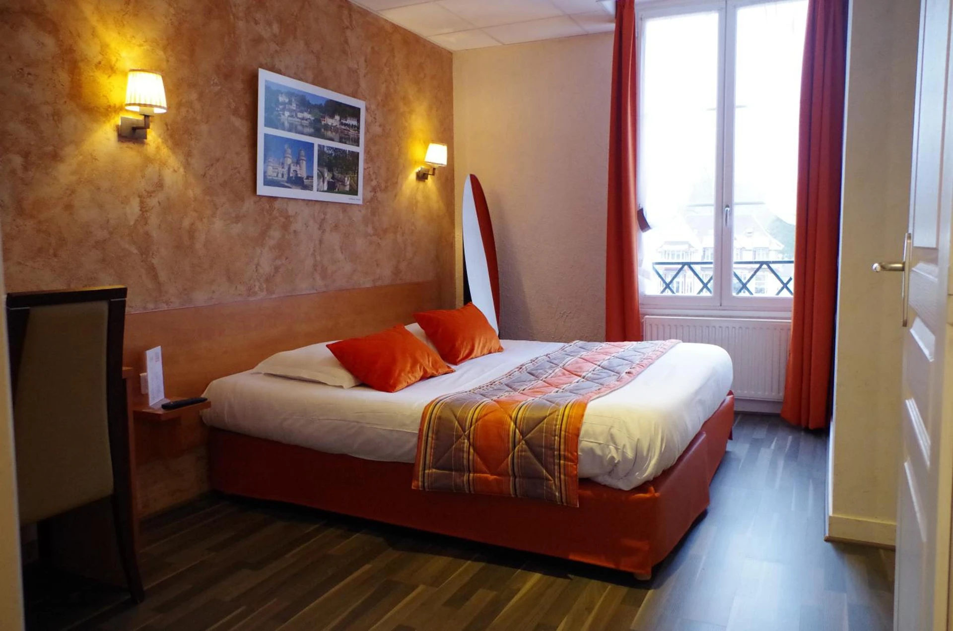 Chambre disponible pour un séminaire d'entreprise à Logis Hotel Beaudon - Pierrefonds