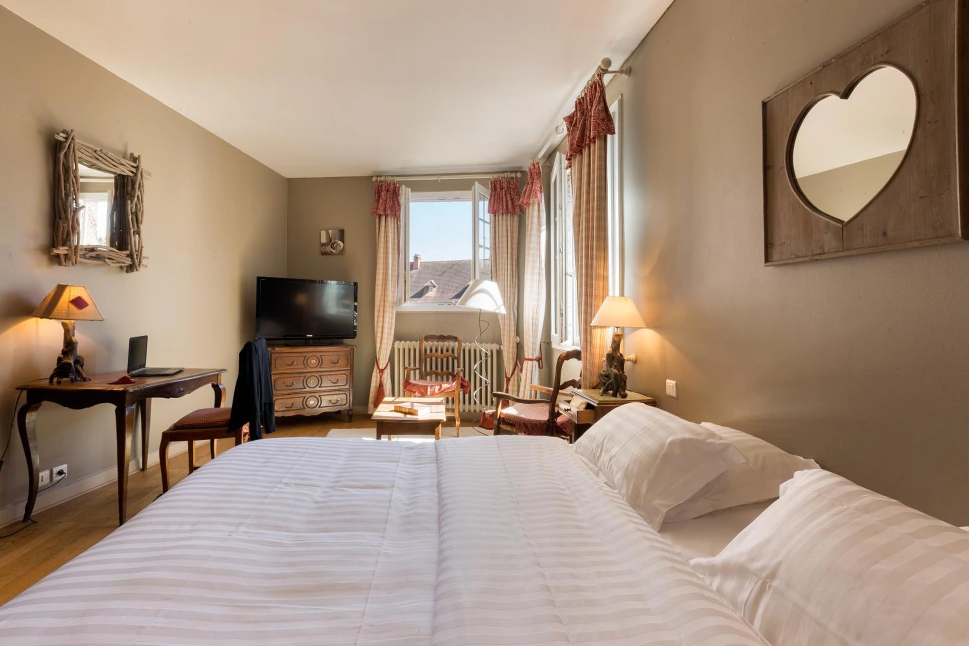 Chambre disponible pour un séminaire d'entreprise à Logis Hôtel Le Beaulieu - Beaulieu-sur-Dordogne