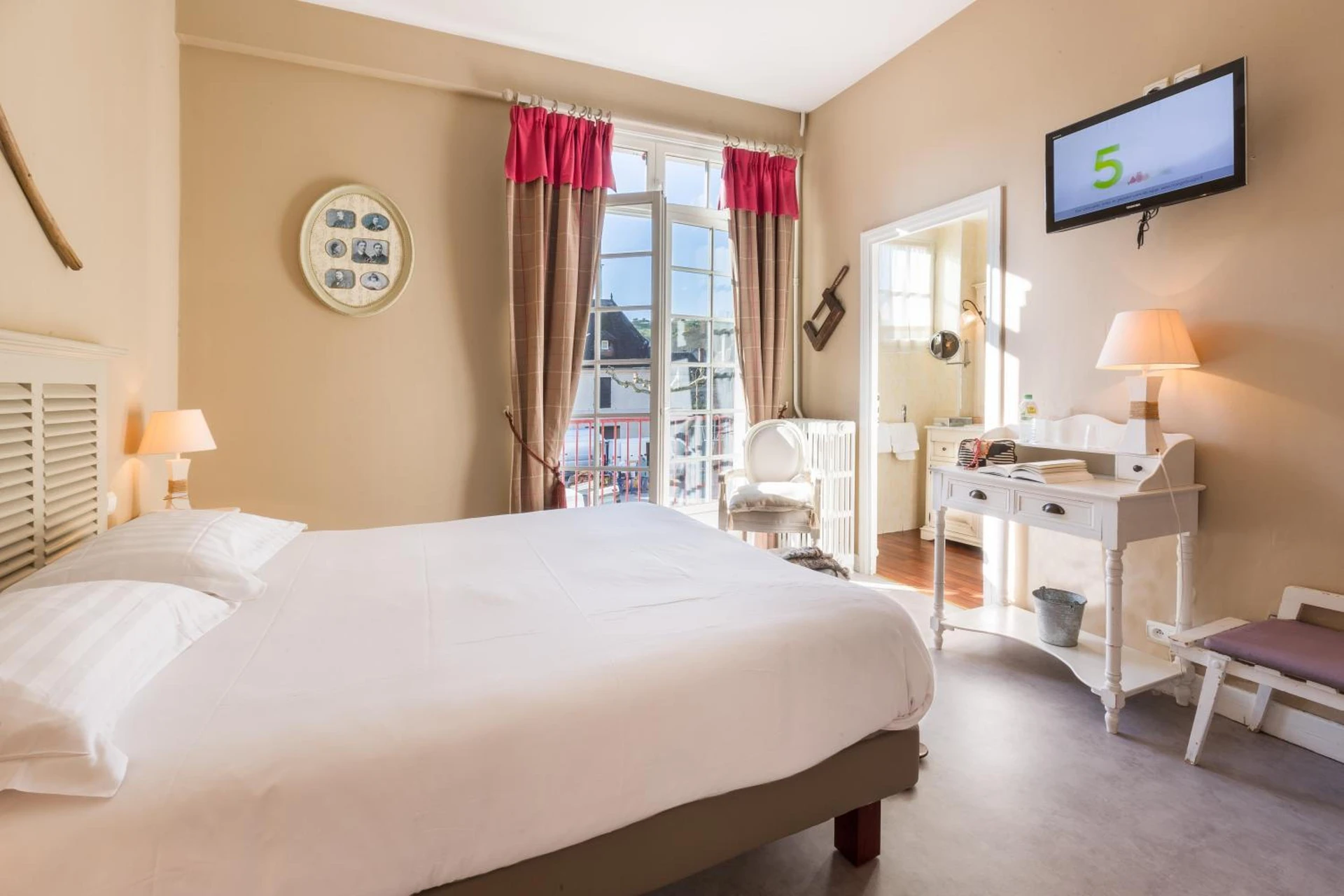 Chambre disponible pour un séminaire d'entreprise à Logis Hôtel Le Beaulieu - Beaulieu-sur-Dordogne