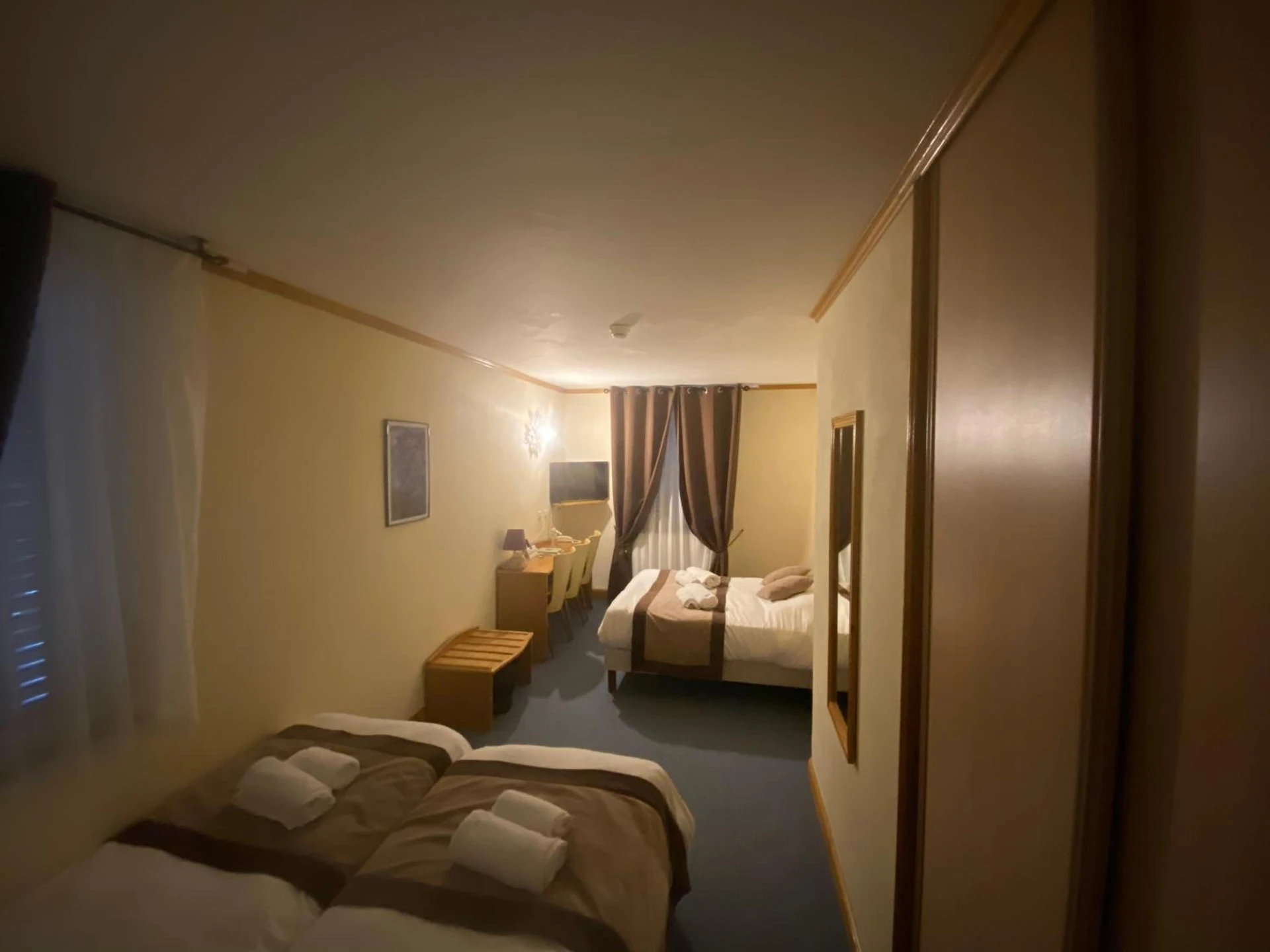 Chambre disponible pour un séminaire d'entreprise à LOGIS Hôtel Bel Horizon - Vic-sur-Cère