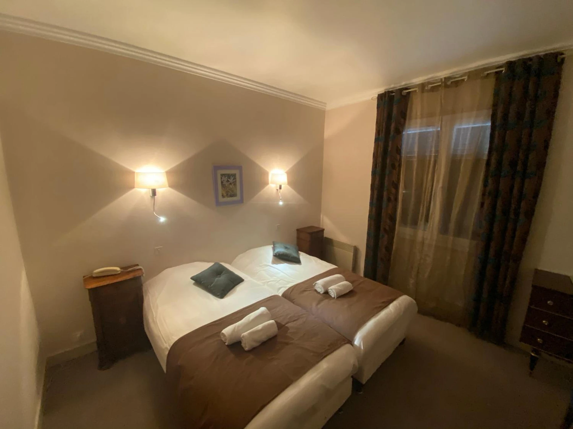 Chambre disponible pour un séminaire d'entreprise à LOGIS Hôtel Bel Horizon - Vic-sur-Cère