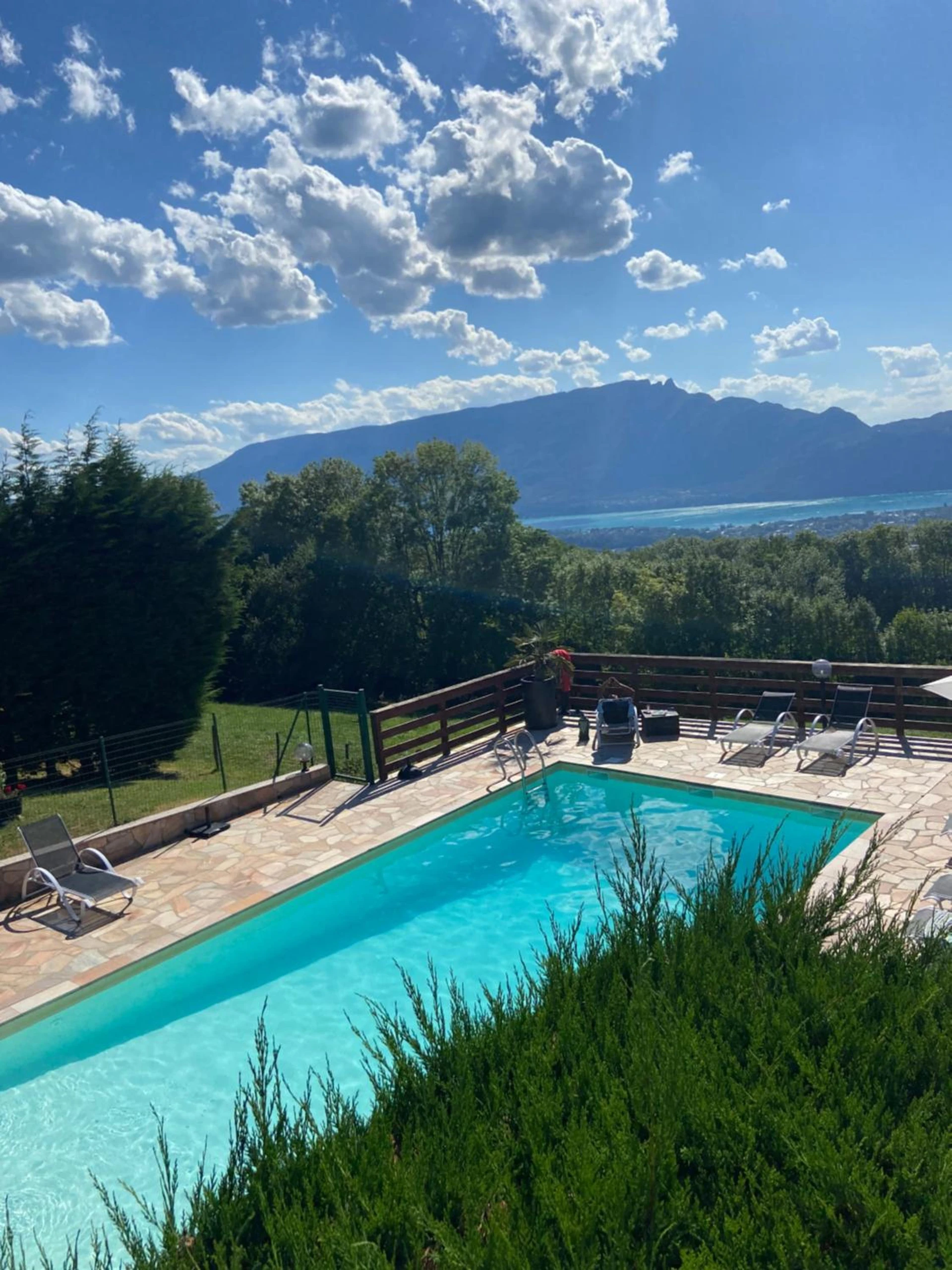 Organiser un séminaire d'entreprise : Logis Hôtel Le Bellevue à trevignin