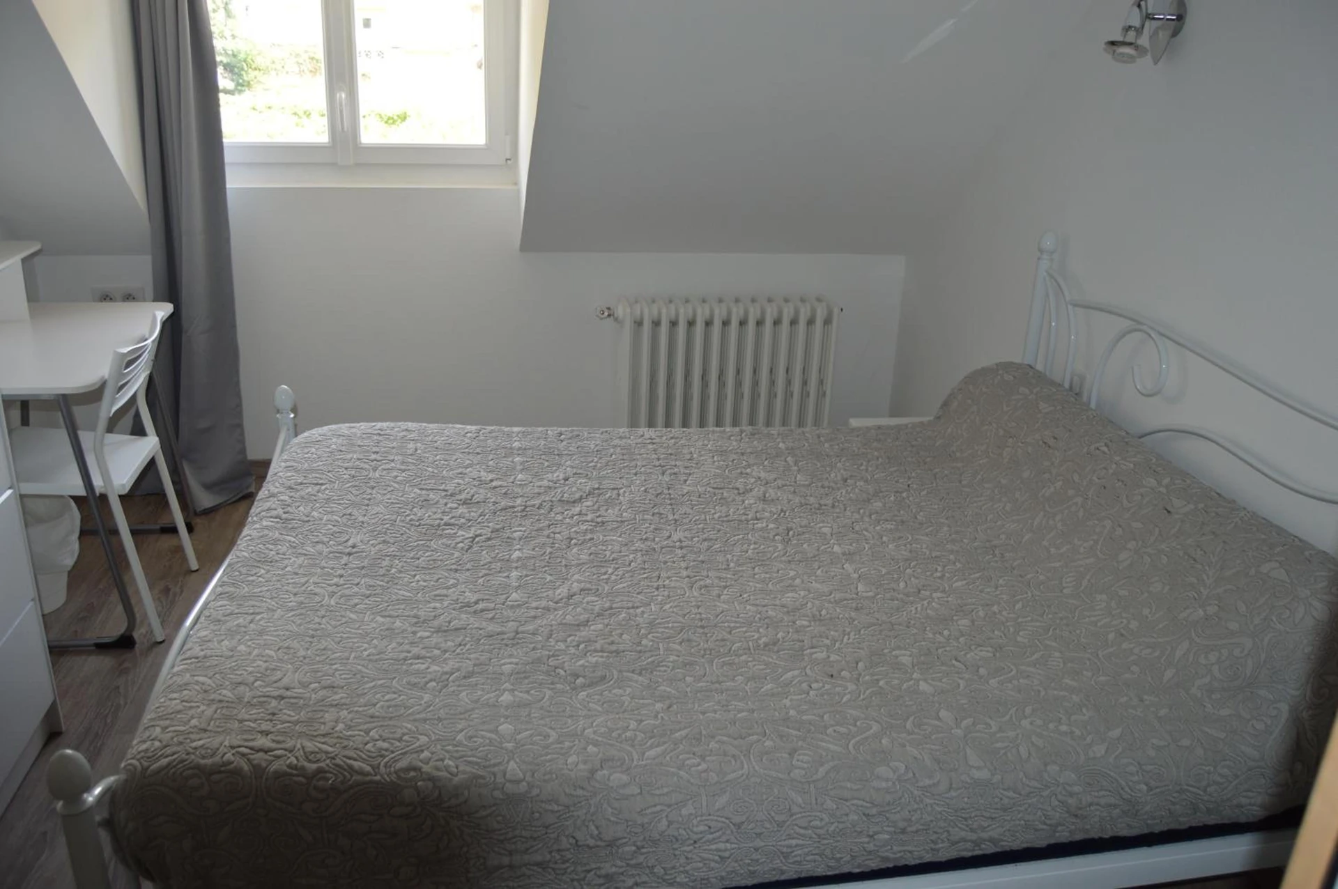 Chambre disponible pour un séminaire d'entreprise à Hôtel Restaurant Le Bellevue - Ax-les-Thermes