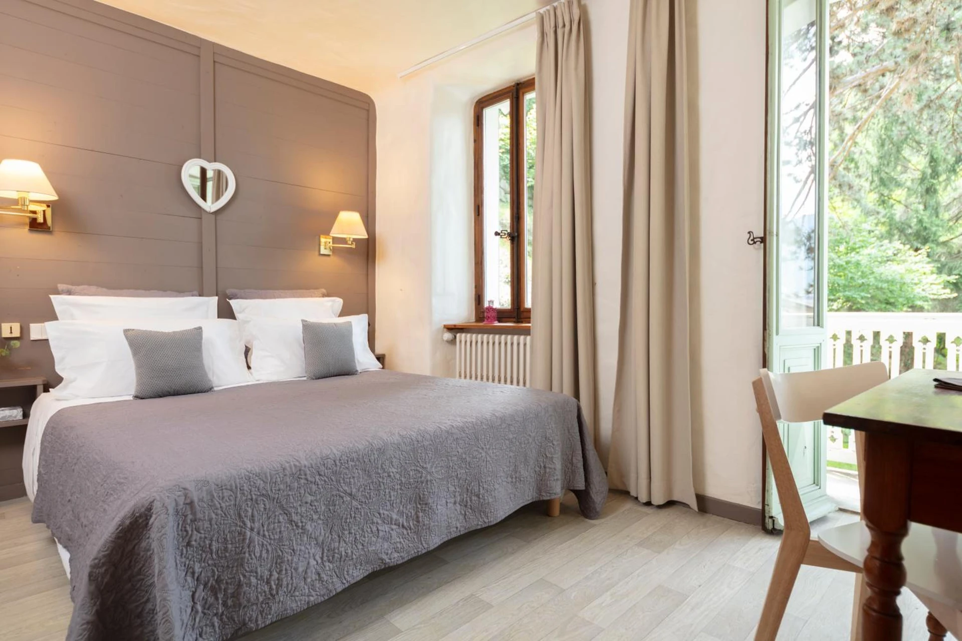 Magnifique chambre pour un séminaire d'entreprise à Hôtel Le Belvédère - Brides-les-Bains