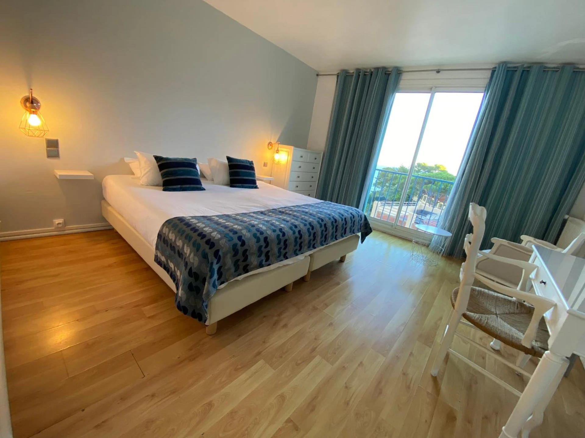 Chambre disponible pour un séminaire d'entreprise à Hotel Le Bon Port - Collioure