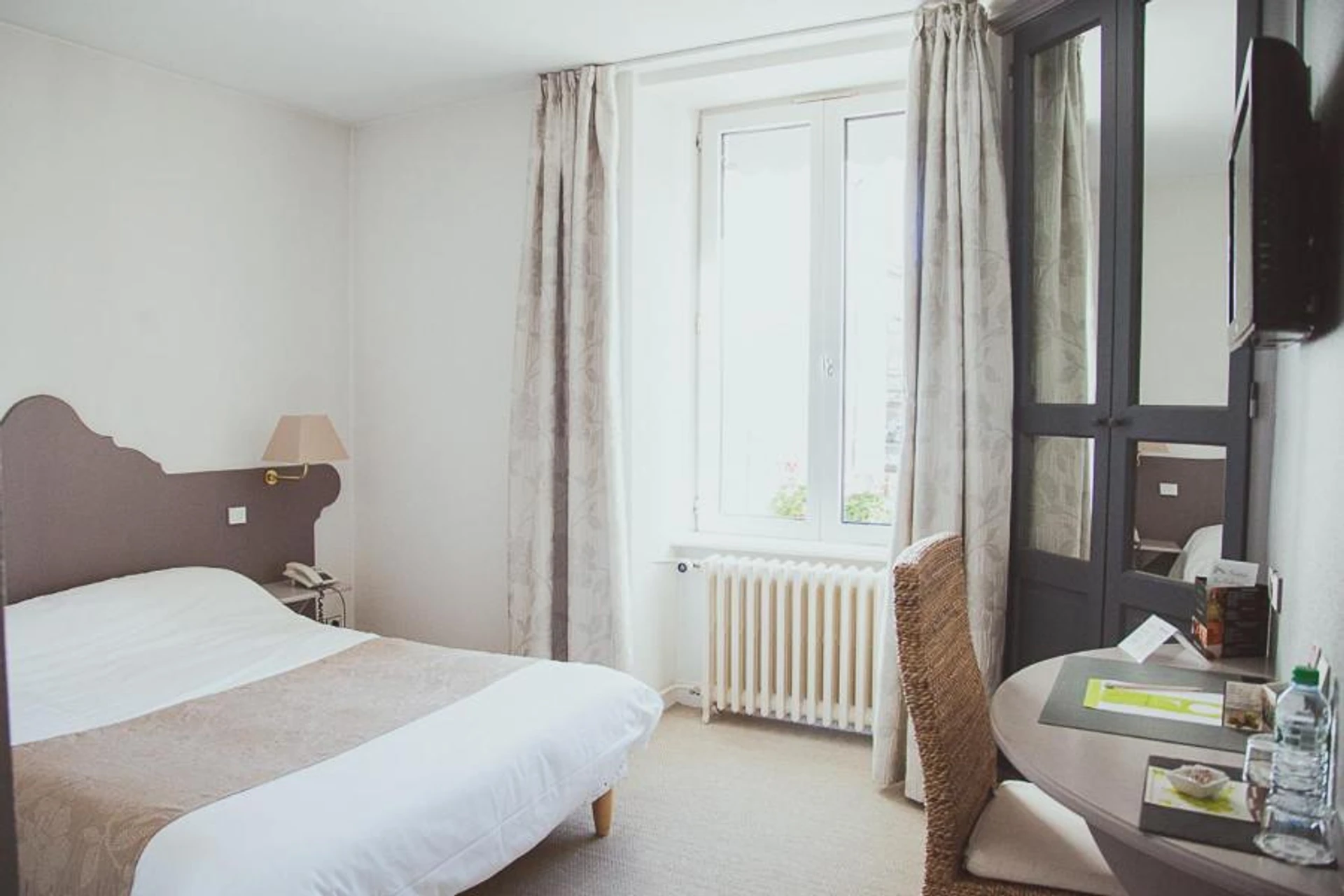 Magnifique chambre pour un séminaire d'entreprise à Hôtel Logis Le Bourbon - Yssingeaux