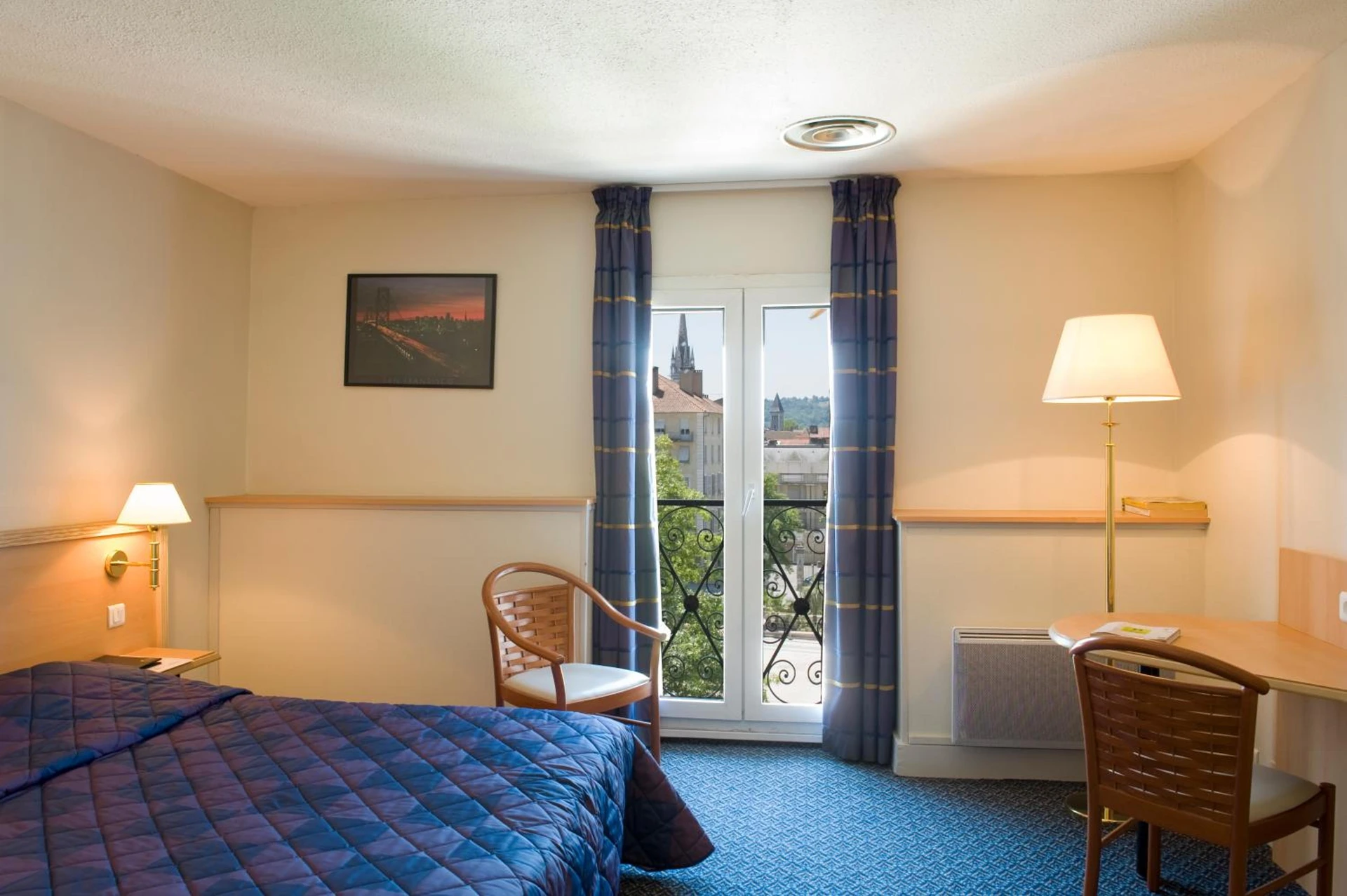 Chambre disponible pour un séminaire d'entreprise à Hotel Le Bourbon Pau Centre - Pau