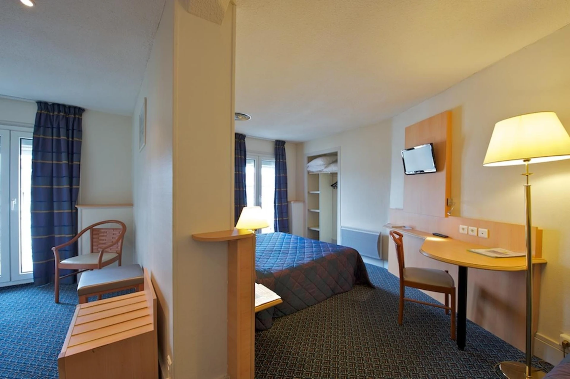 Chambre disponible pour un séminaire d'entreprise à Hotel Le Bourbon Pau Centre - Pau