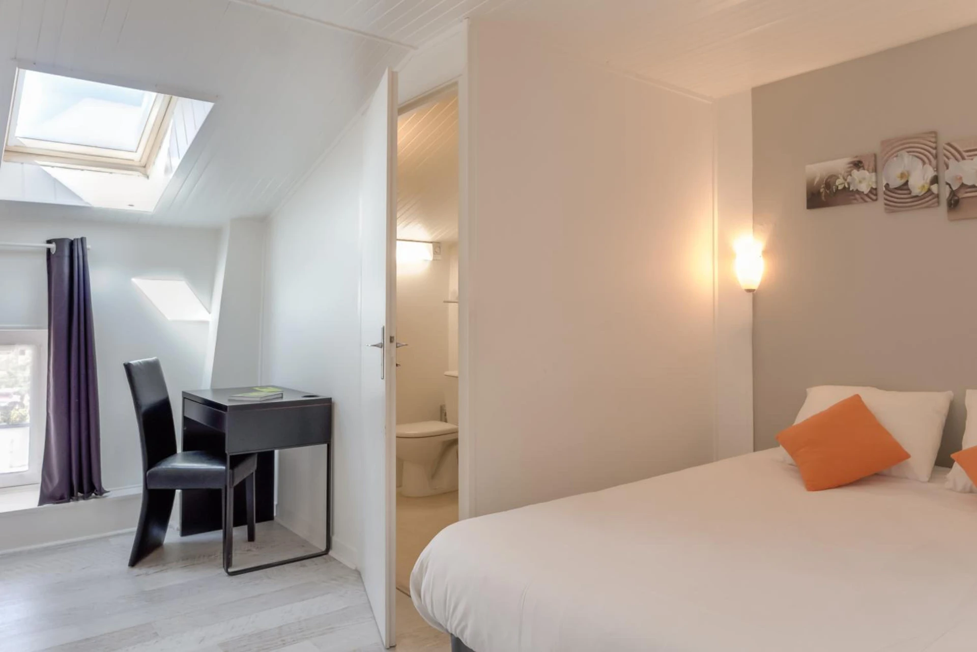 Chambre disponible pour un séminaire d'entreprise à Hotel Le Bourgogne - Cuiseaux