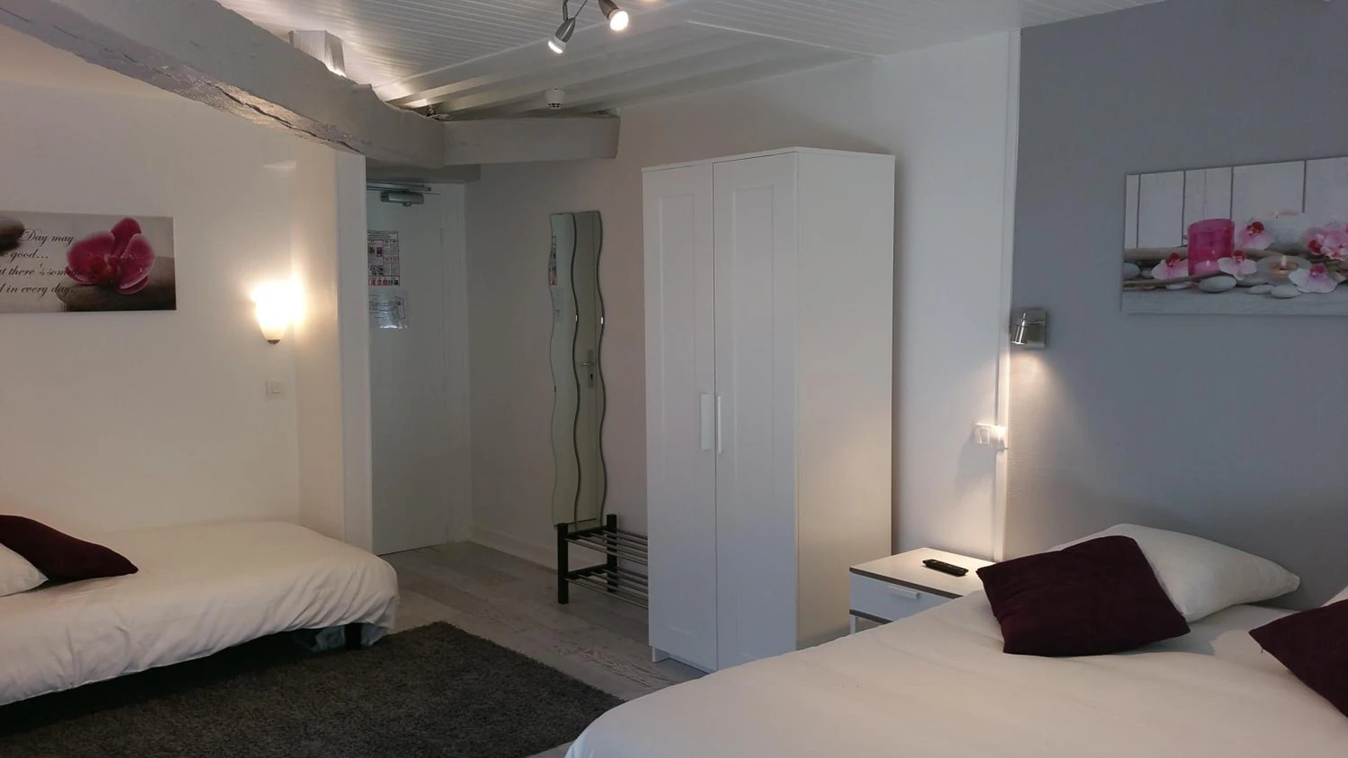 Magnifique chambre pour un séminaire d'entreprise à Hotel Le Bourgogne - Cuiseaux