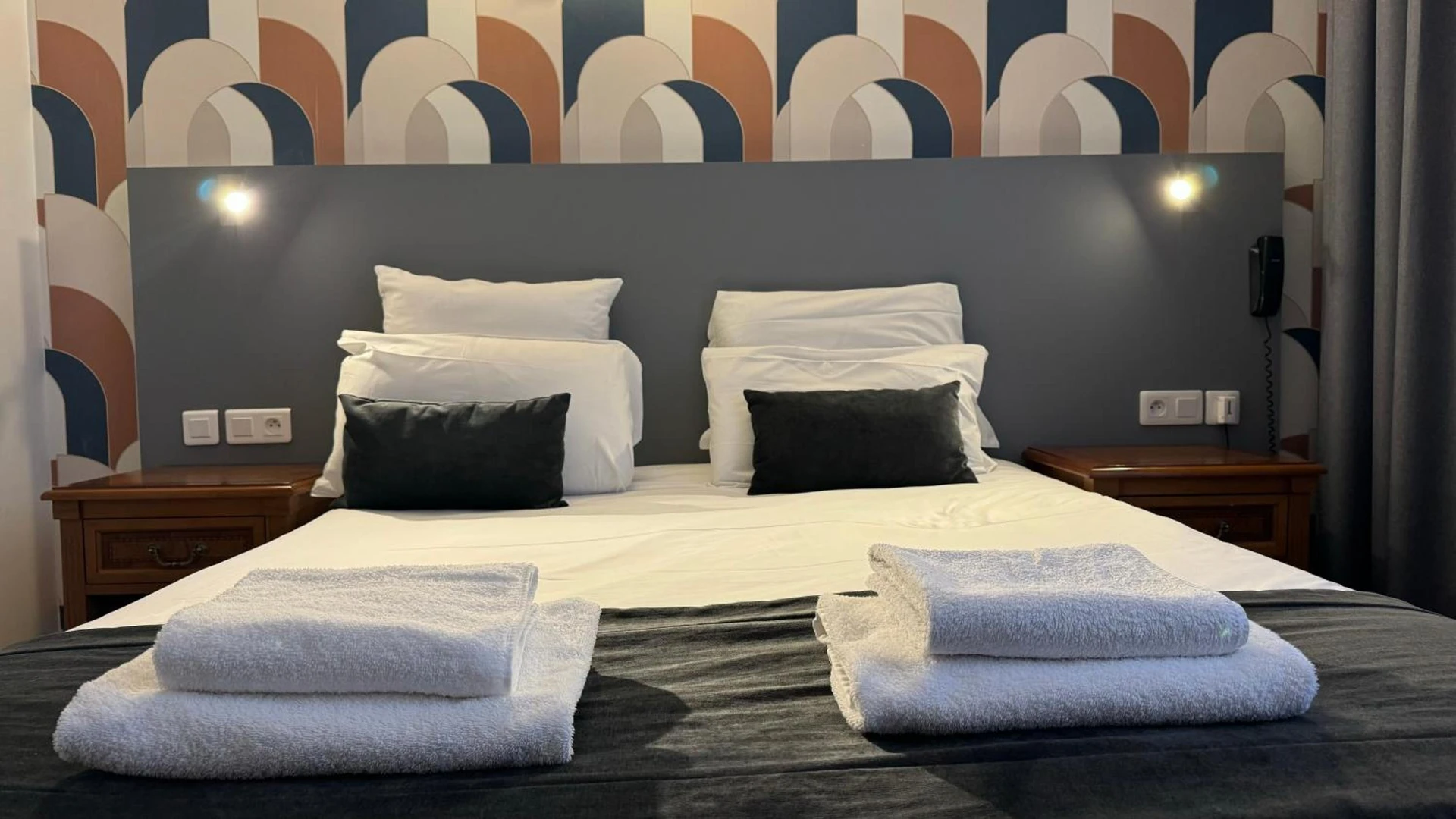 Magnifique chambre pour un séminaire d'entreprise à Hotel Le Bourgogne - Évian-les-Bains