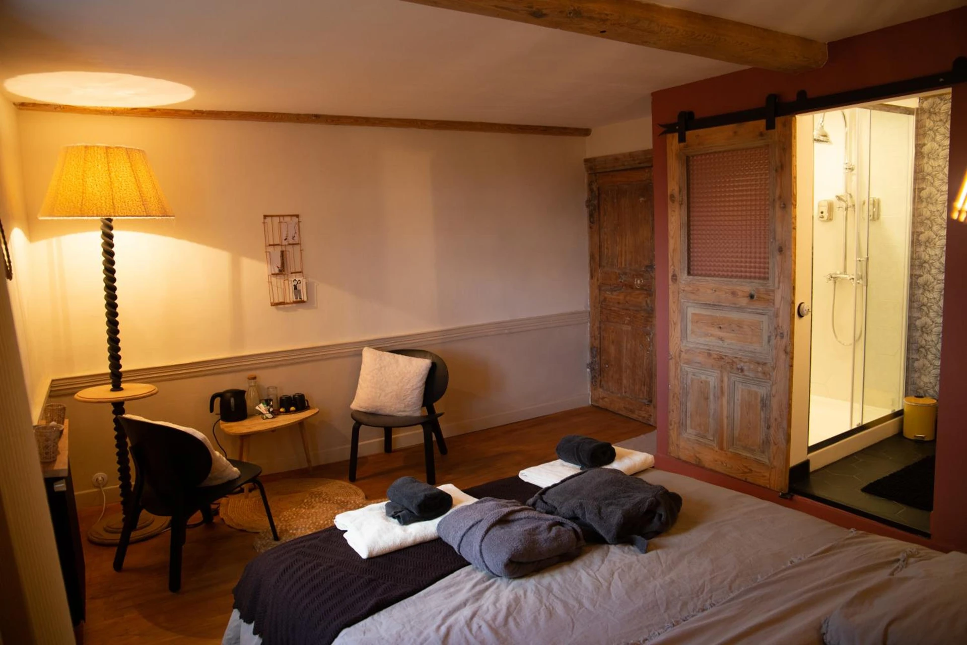 Chambre disponible pour un séminaire d'entreprise à Un petit bout du monde - Saint-Georges-en-Couzan