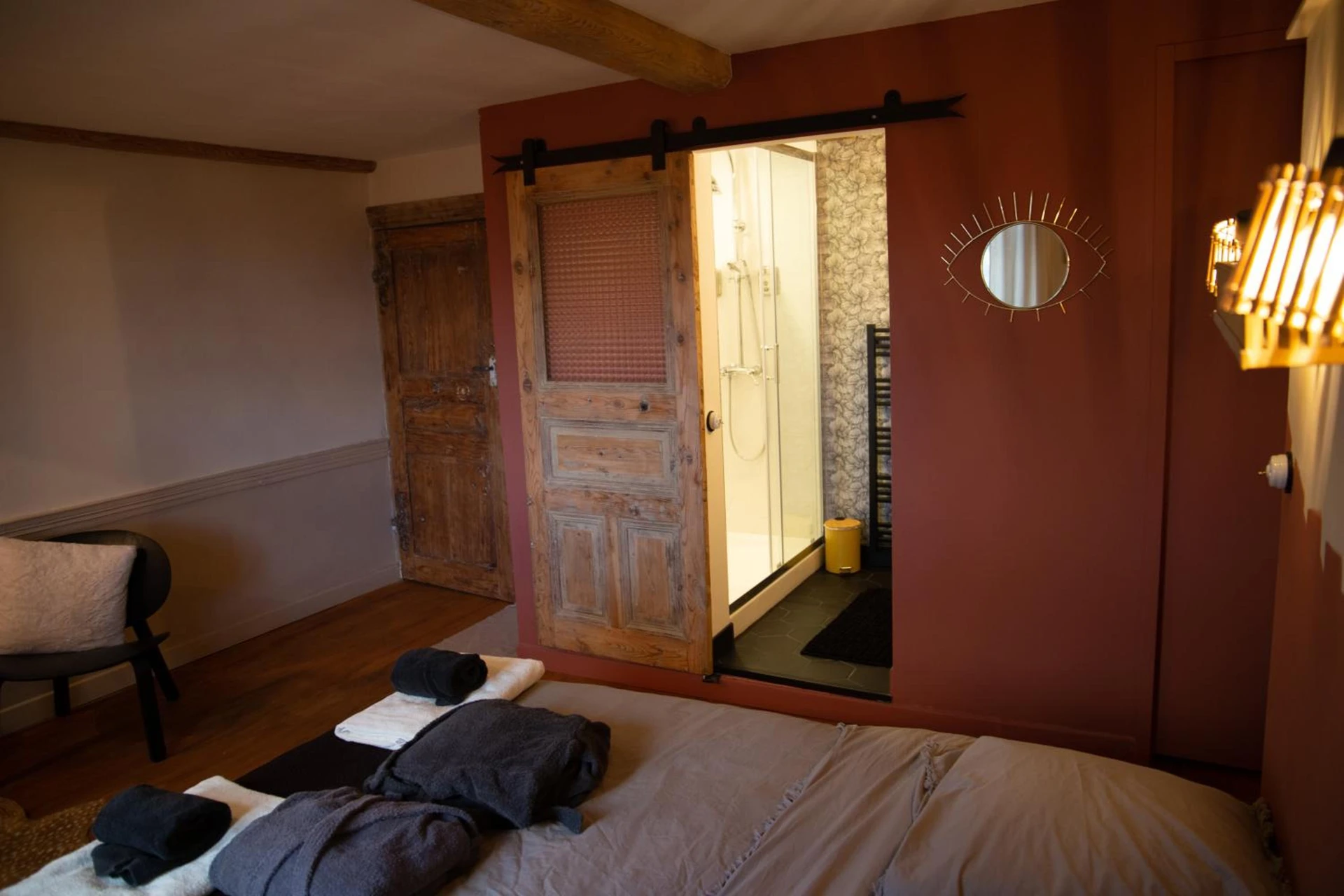 Chambre disponible pour un séminaire d'entreprise à Un petit bout du monde - Saint-Georges-en-Couzan
