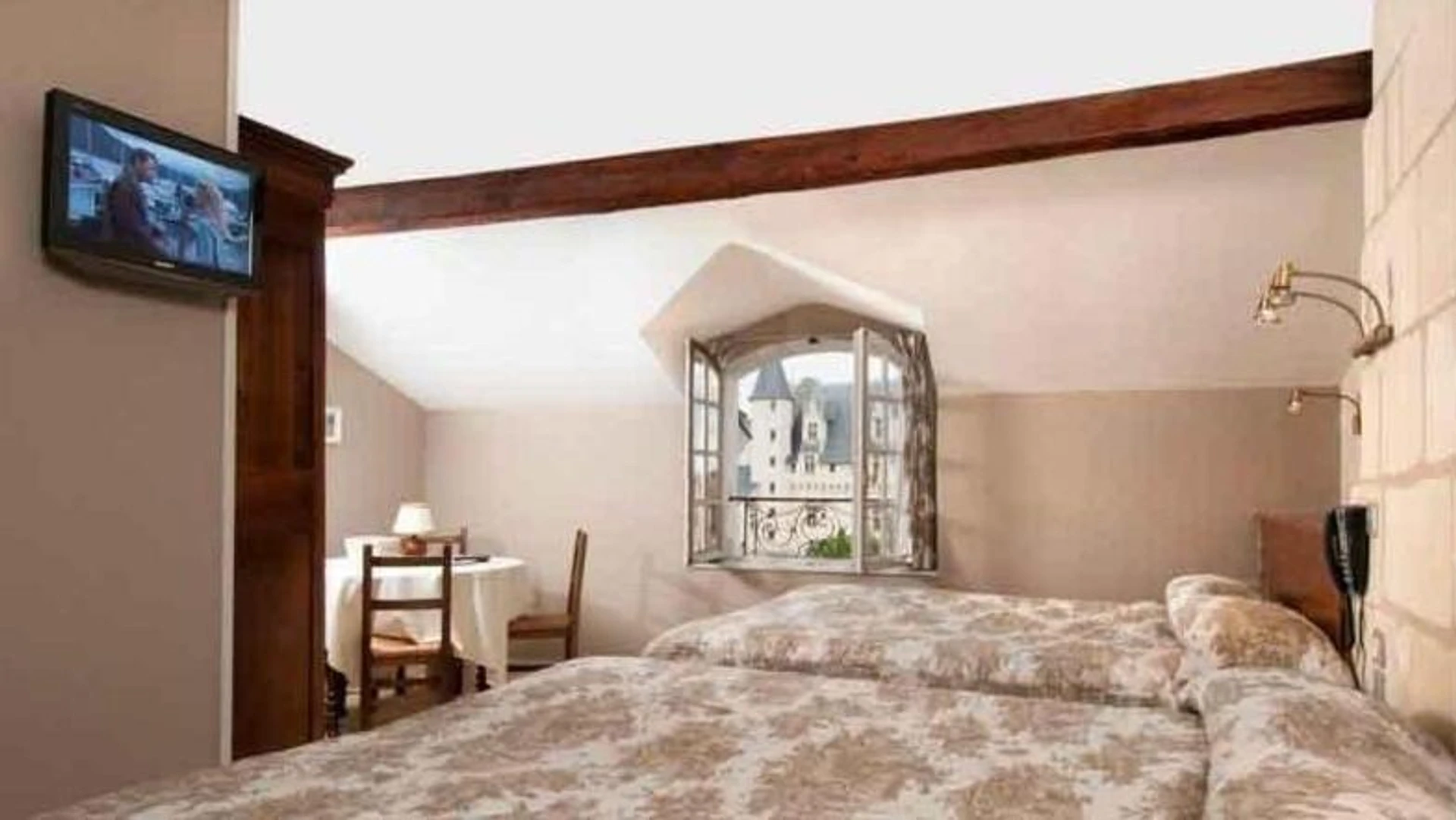 Chambre disponible pour un séminaire d'entreprise à Logis Hôtel Le Bussy - Montsoreau
