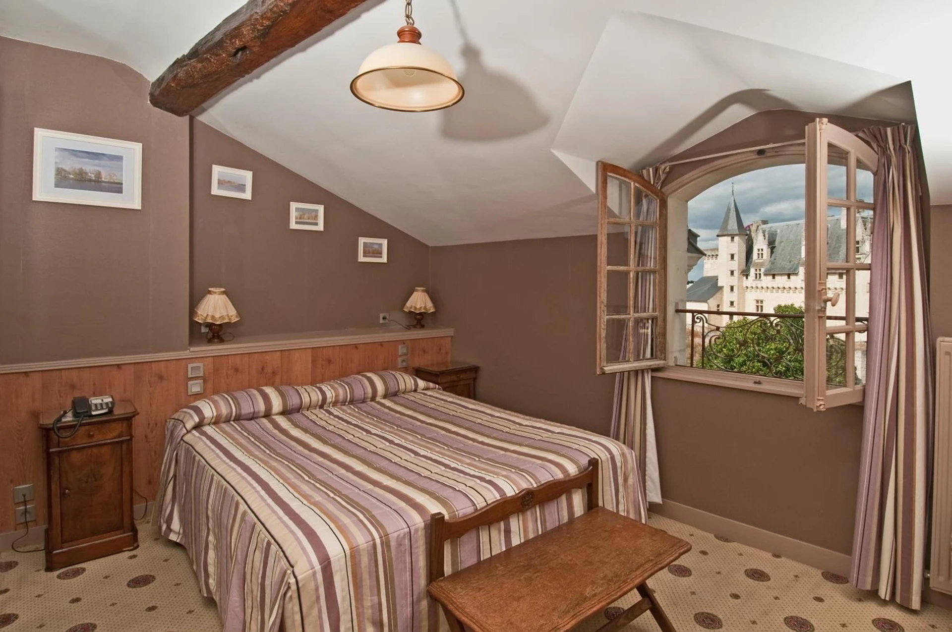 Chambre disponible pour un séminaire d'entreprise à Logis Hôtel Le Bussy - Montsoreau
