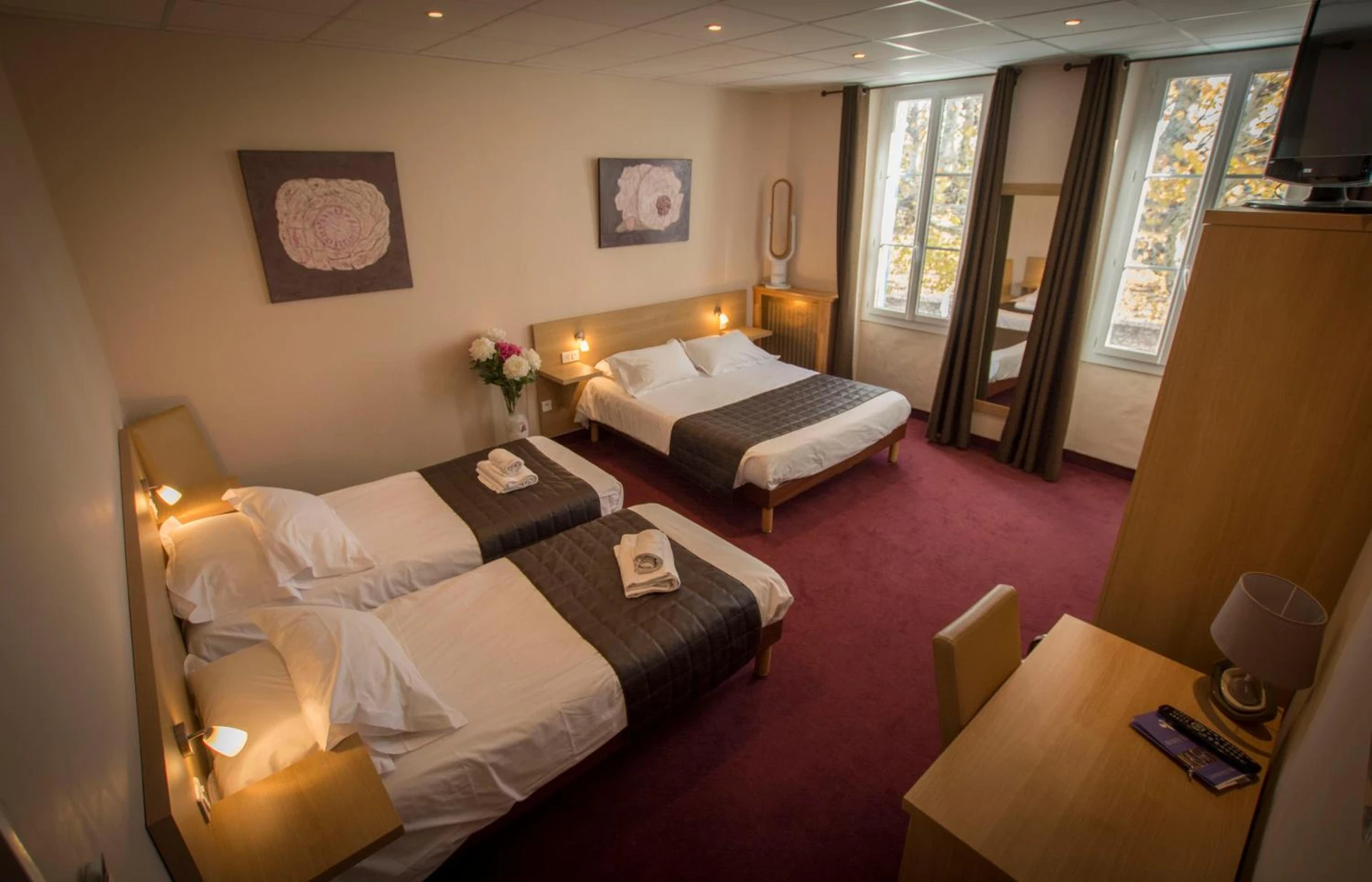 Chambre disponible pour un séminaire d'entreprise à Hotel Restaurant Le Castel Fleuri - Carnoules