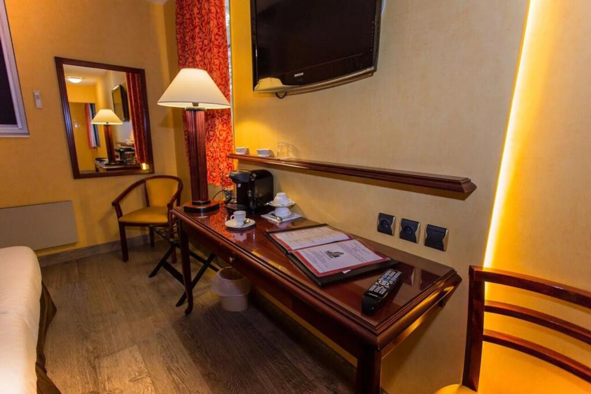 Organiser un séminaire d'entreprise : Cit'Hotel - Hotel Le Cèdre à noyon