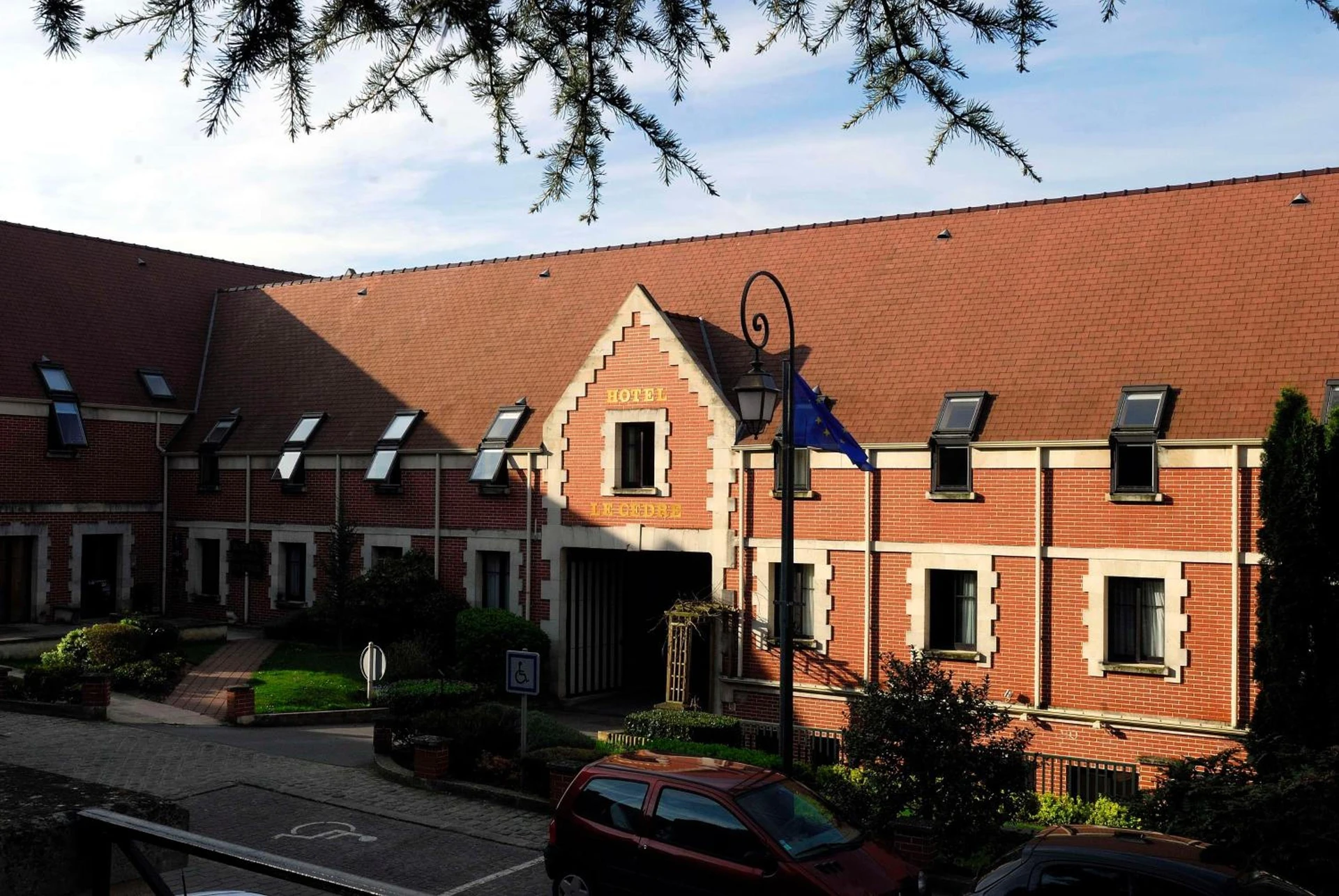Organiser un séminaire d'entreprise : Cit'Hotel - Hotel Le Cèdre à noyon