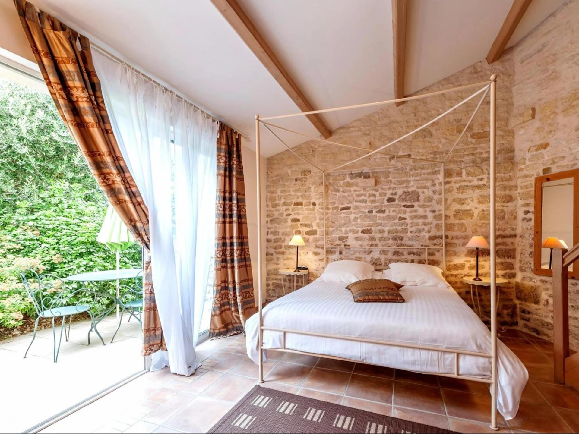 Magnifique chambre pour un séminaire d'entreprise à Logis Hôtel Le Central - Coulon