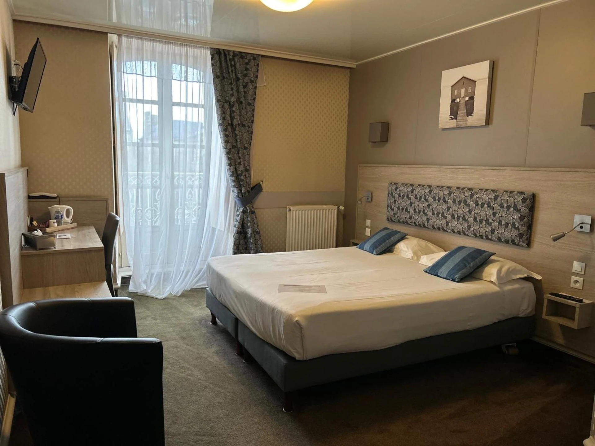 Magnifique chambre pour un séminaire d'entreprise à Cit'Hotel le Challonge - Dinan