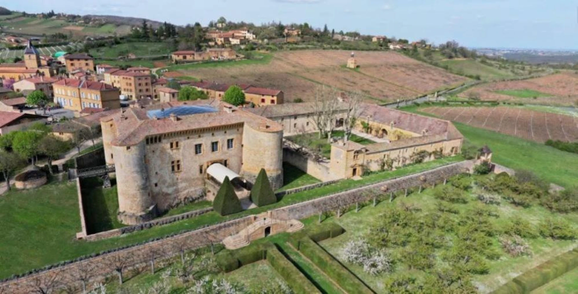 Organiser un séminaire d'entreprise : Château de Bagnols à bagnols