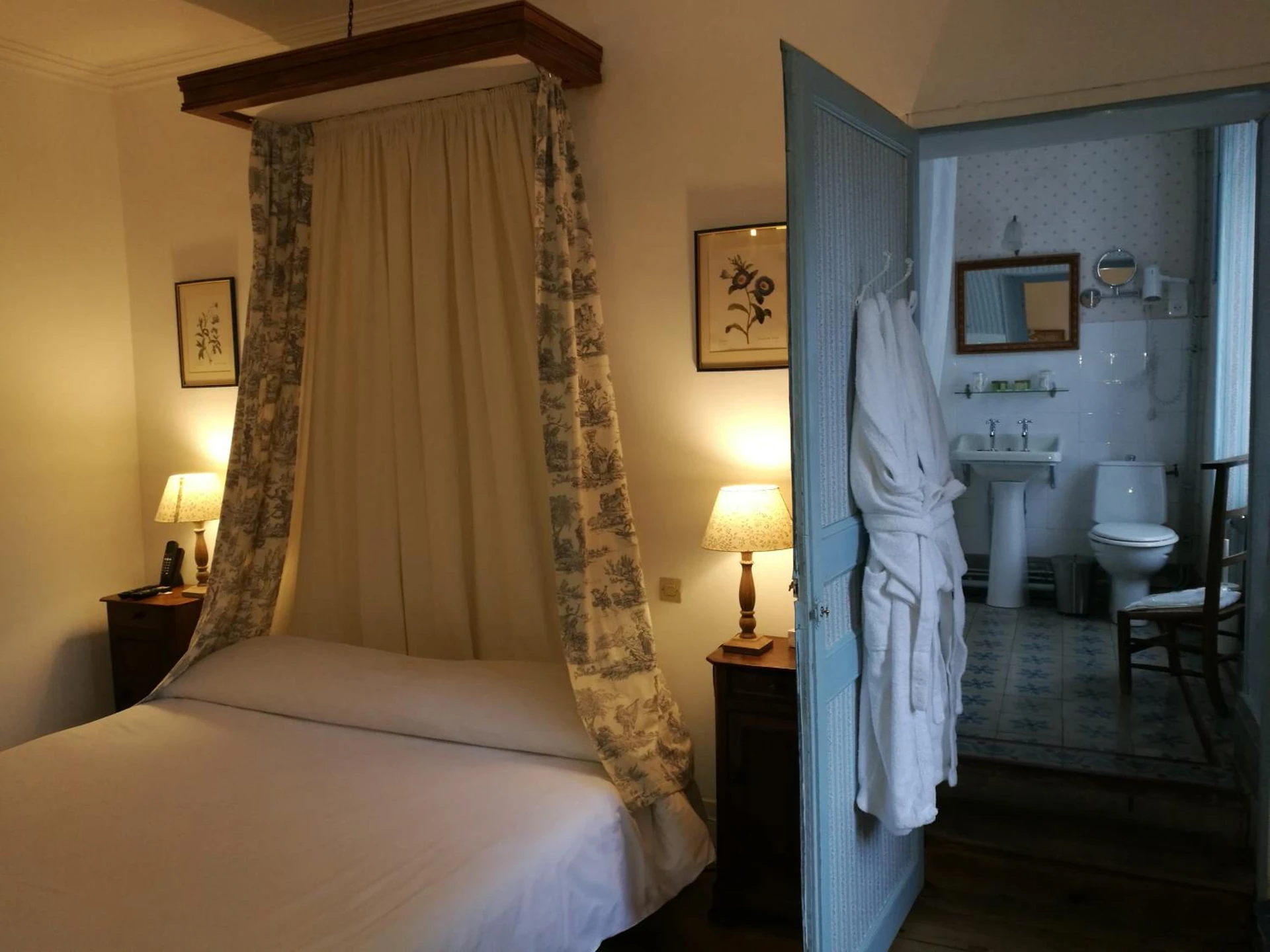 Chambre disponible pour un séminaire d'entreprise à Hotel Logis - Chateau de Beauregard - Saint-Girons