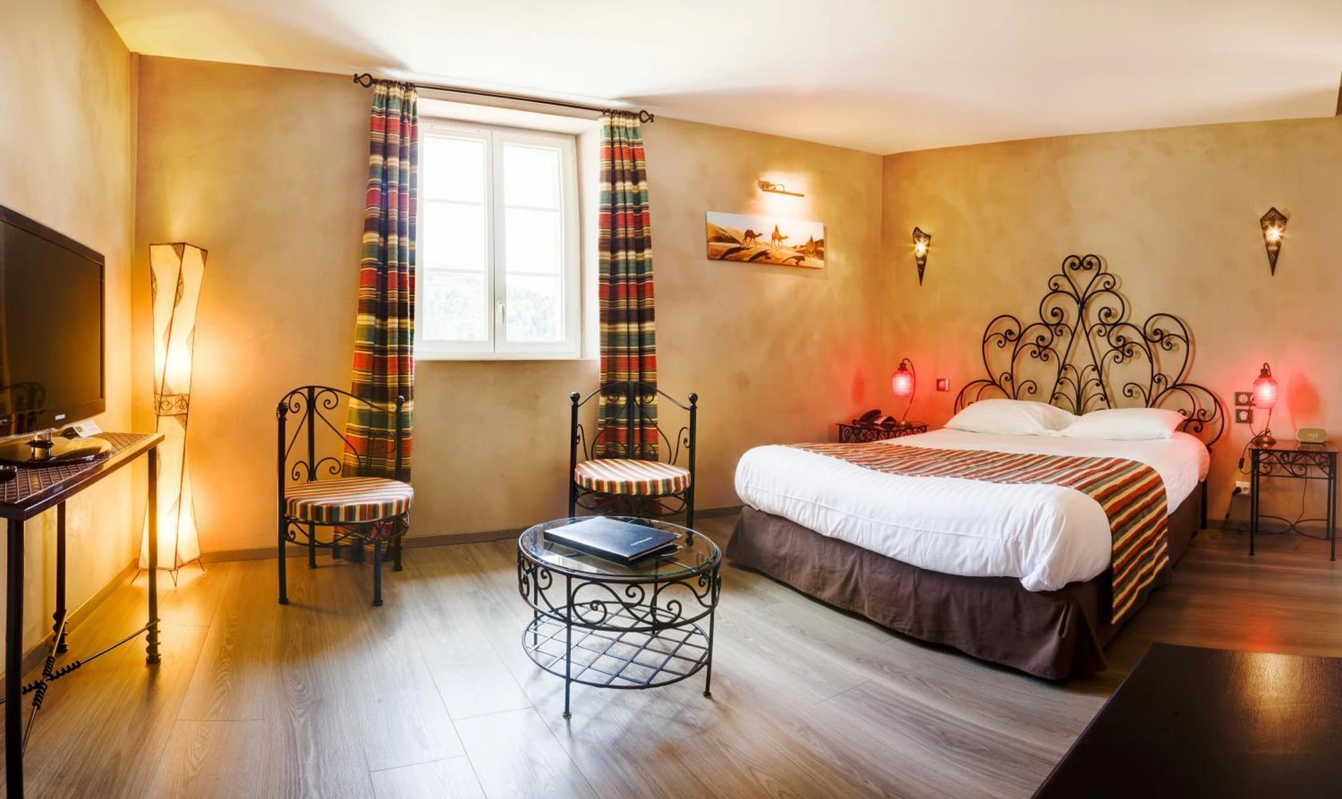 Chambre disponible pour un séminaire d'entreprise à Château de la Falque, The Originals Relais - Saint-Geniez-dʼOlt