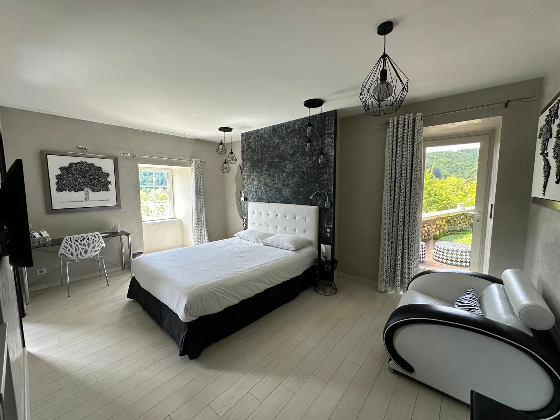 Magnifique chambre pour un séminaire d'entreprise à Château de la Falque, The Originals Relais - Saint-Geniez-dʼOlt