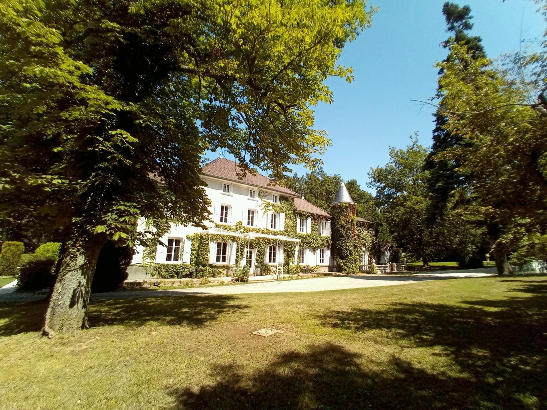 Organiser un séminaire d'entreprise : Chateau des Ayes - Chambres & suites à saint-etienne-de-saint-geoirs