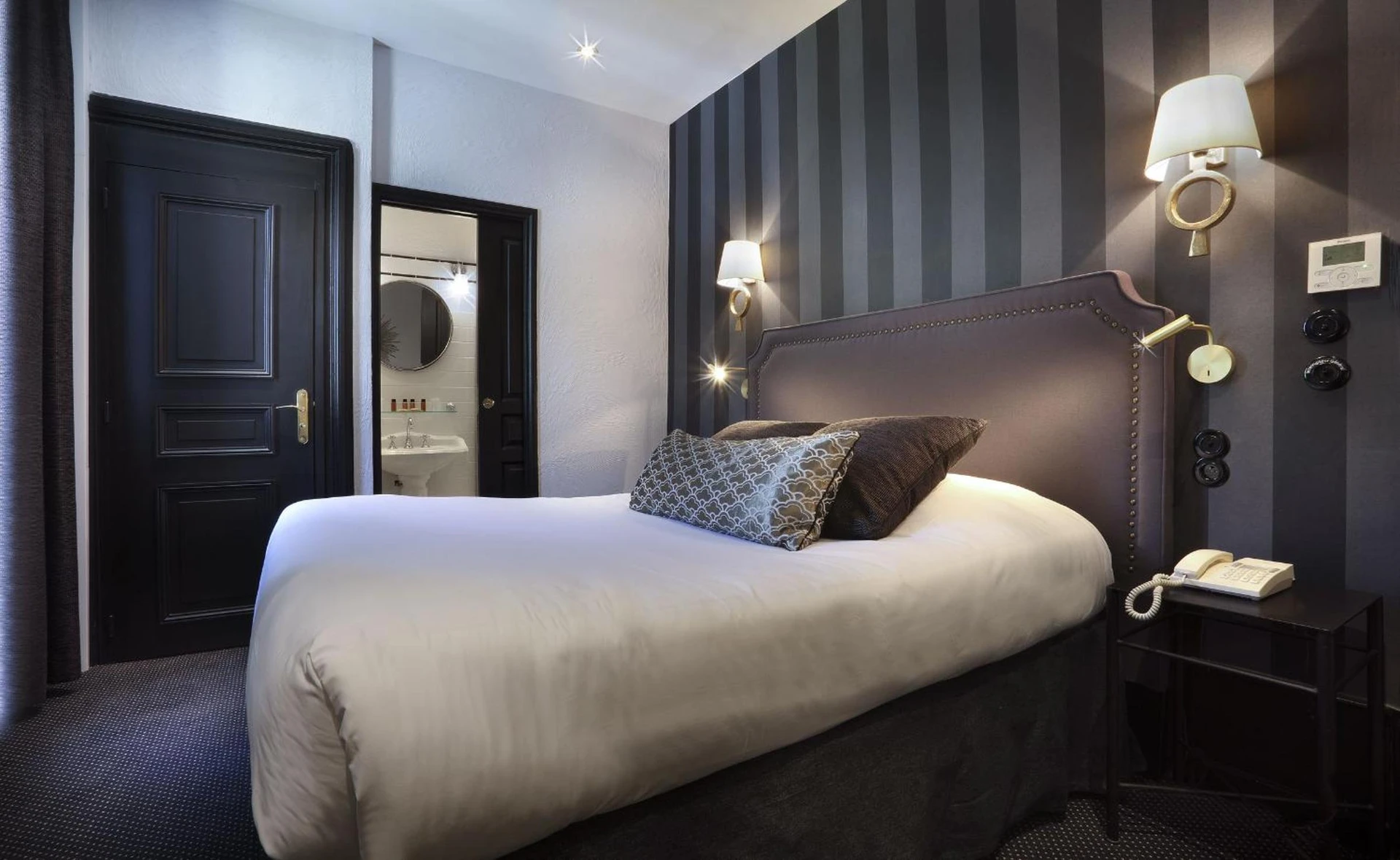 Magnifique chambre pour un séminaire d'entreprise à Château des Comtes de Challes - Challes-les-Eaux
