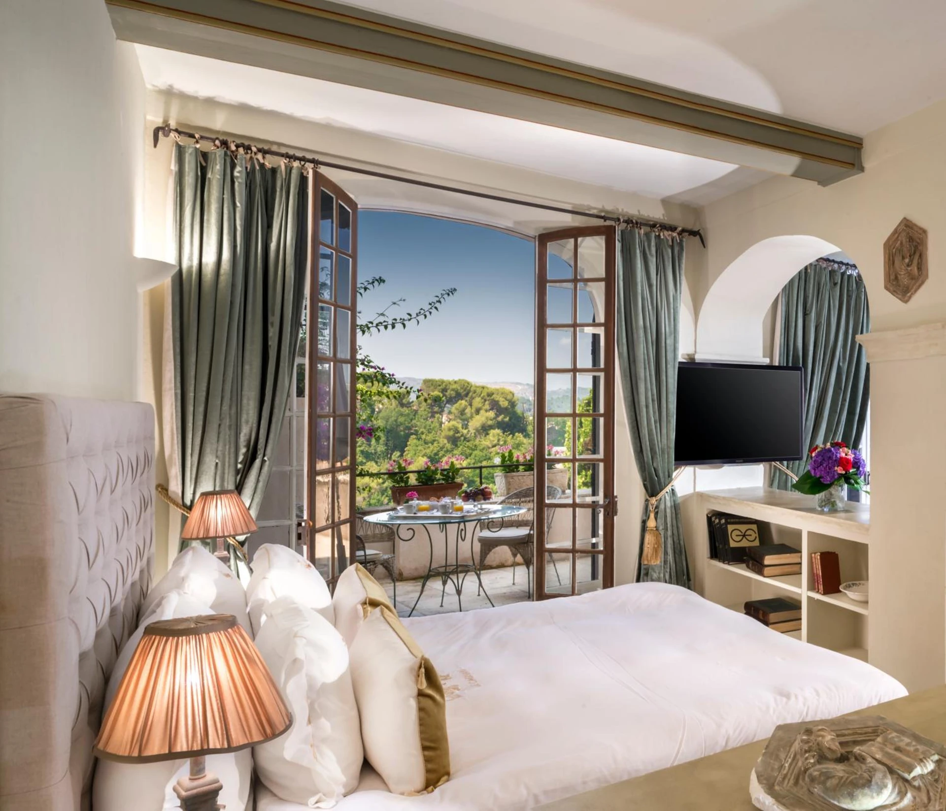 Chambre disponible pour un séminaire d'entreprise à Château Le Cagnard - Cagnes-sur-Mer